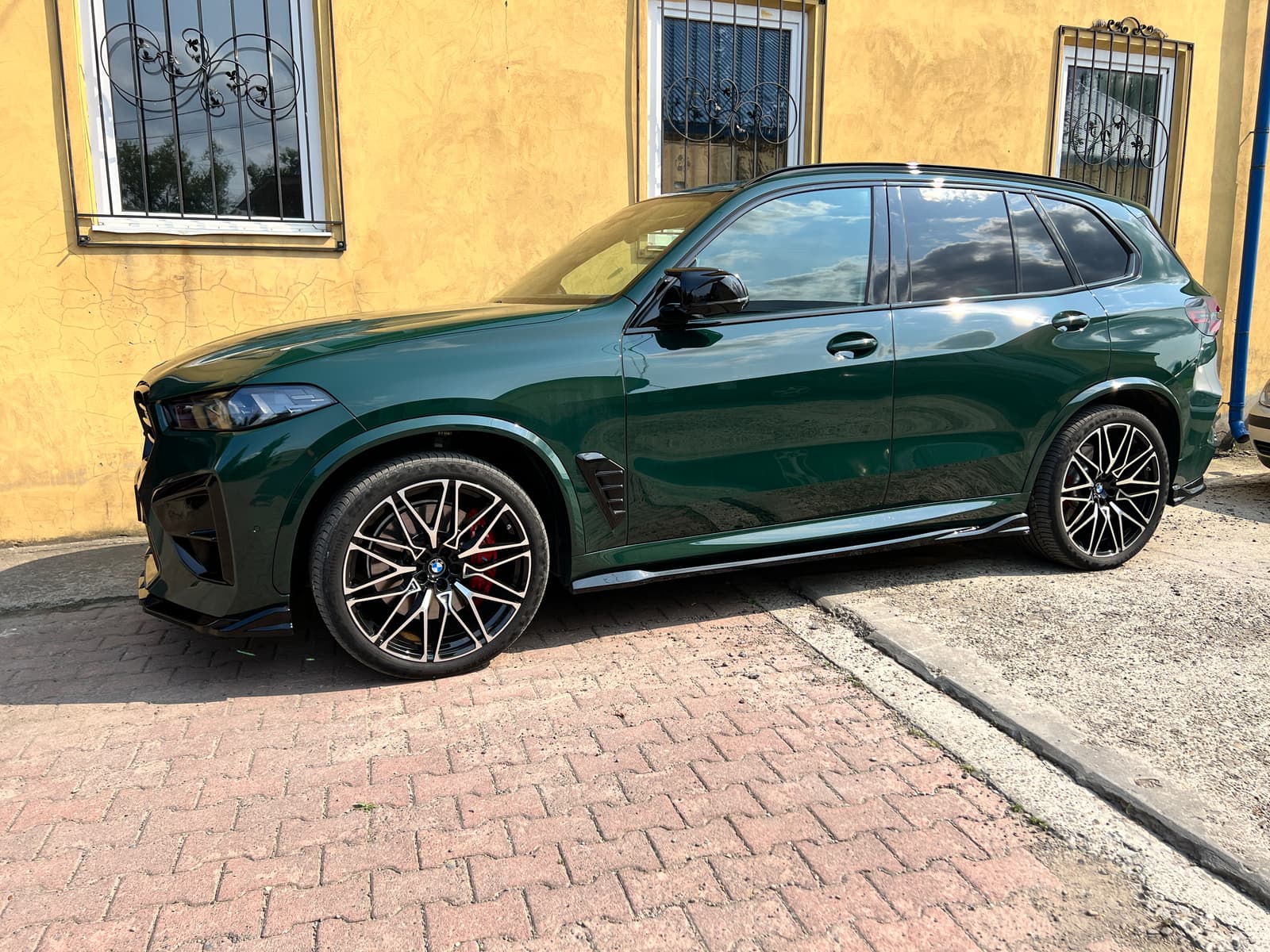 R22 Chrome Black (різноширокі) Диски на BMW X5 G05 2018-2022 року 4
