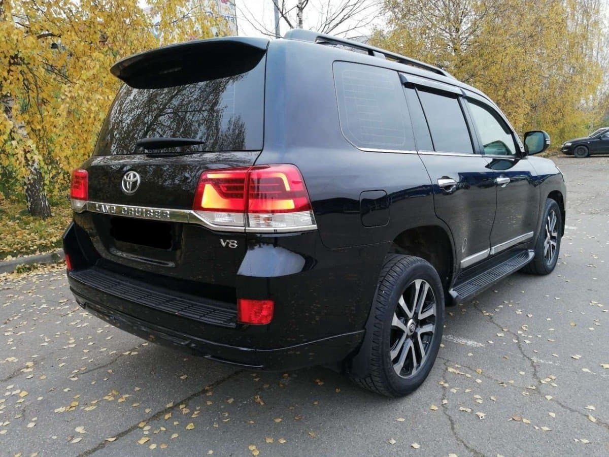 Обвіс спідниця заднього бампера Executive Toyota Land Cruiser 200 стиль 2016 колір чорний
