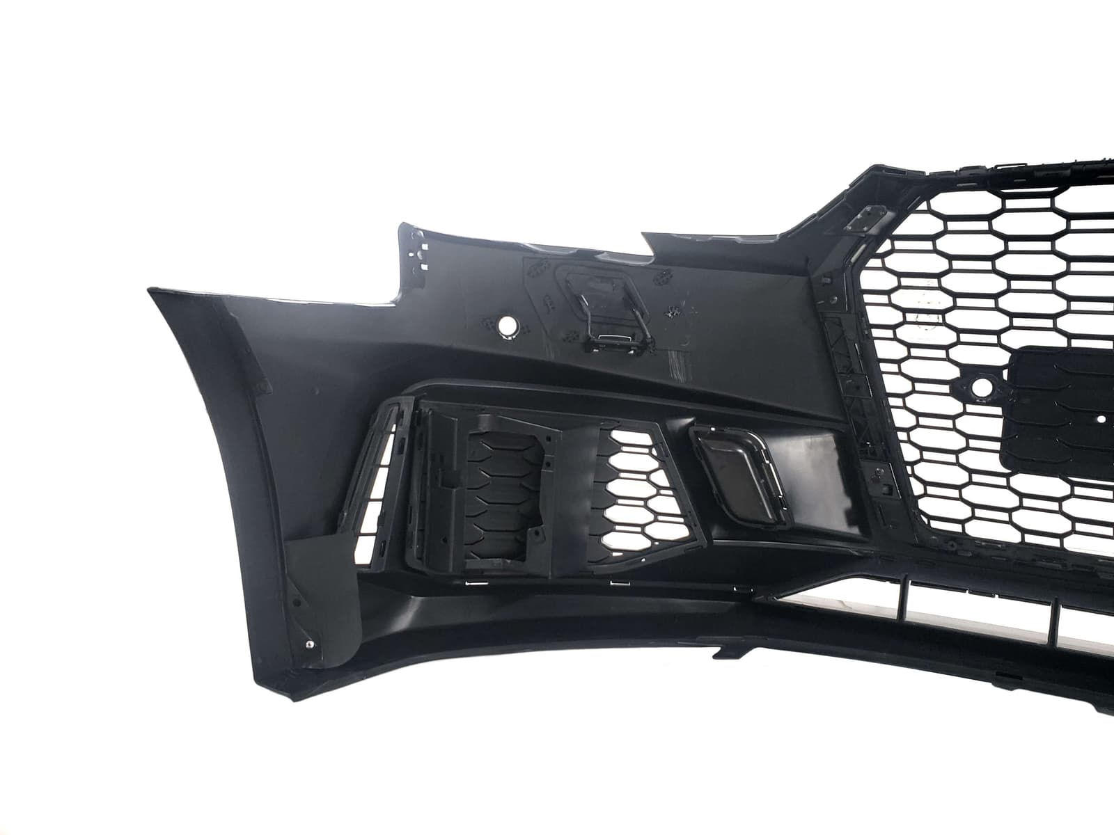 Передній бампер (в стилі RS4 без радарів V1) на Audi A4 B9 2015-2019 року 6