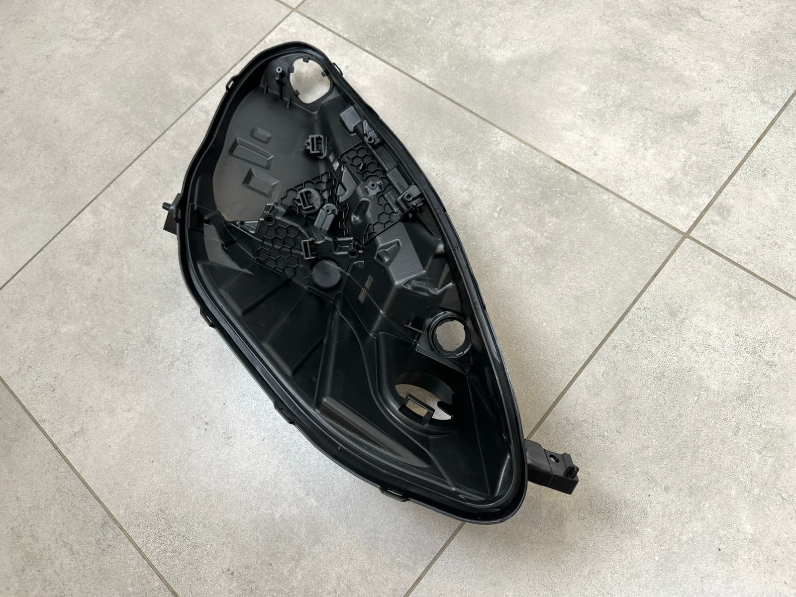 Корпус фари правий Tesla model 3 2017- / Tesla model Y 2020- 3