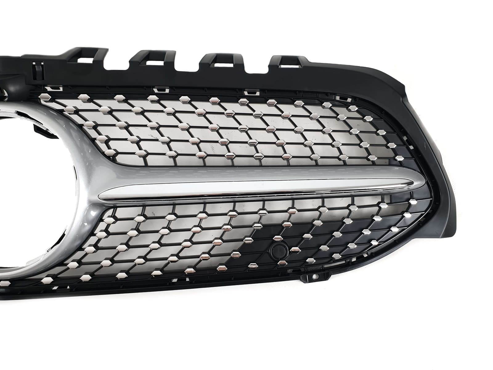 Решітка радіатора Silver (з місцем під камеру) Diamond на Mercedes-Benz A-Class W177 2018-2022 року 4