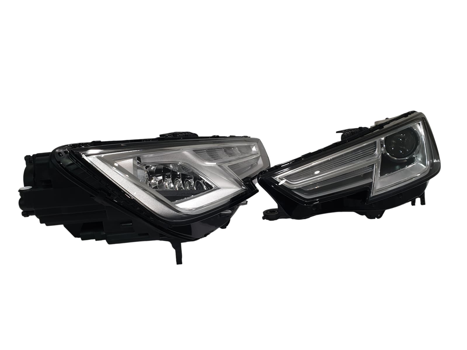 Передні фари (Xenon комплектні) на Audi A4 B9 2015-2019 року 2