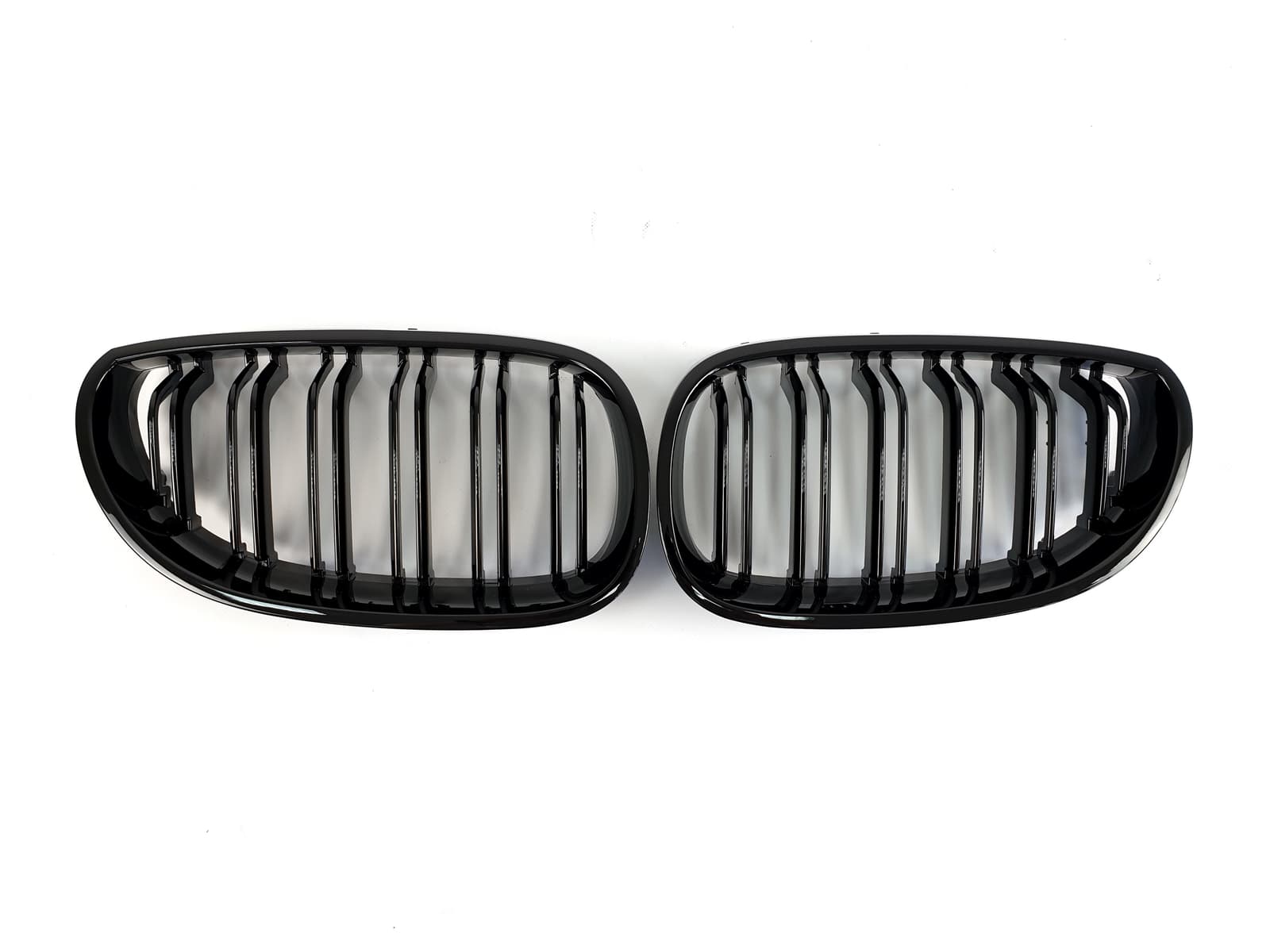 Ніздрі Чорний глянець (Подвійні M-Look) на BMW 5 Series E60 / E61 2003-2010 року