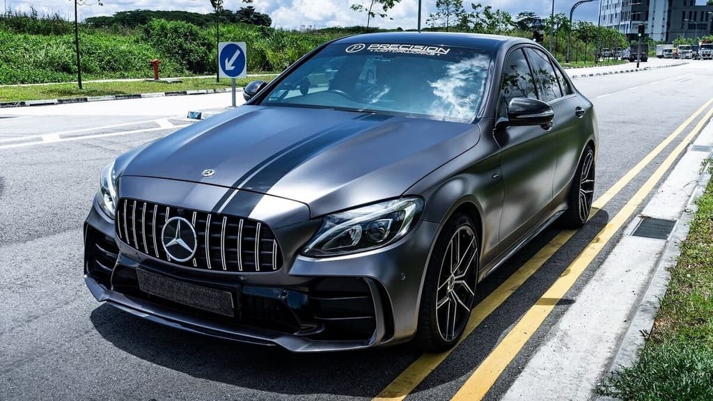 Комплект обвісів з повним заднім бампером (дизайн Black Mamba C63GT)
