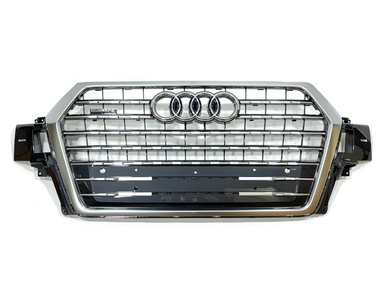 Решітка радіатора Audi Q7 4M 2015-2019 темно-сіра з сірим 4M0 853651 Q RN4