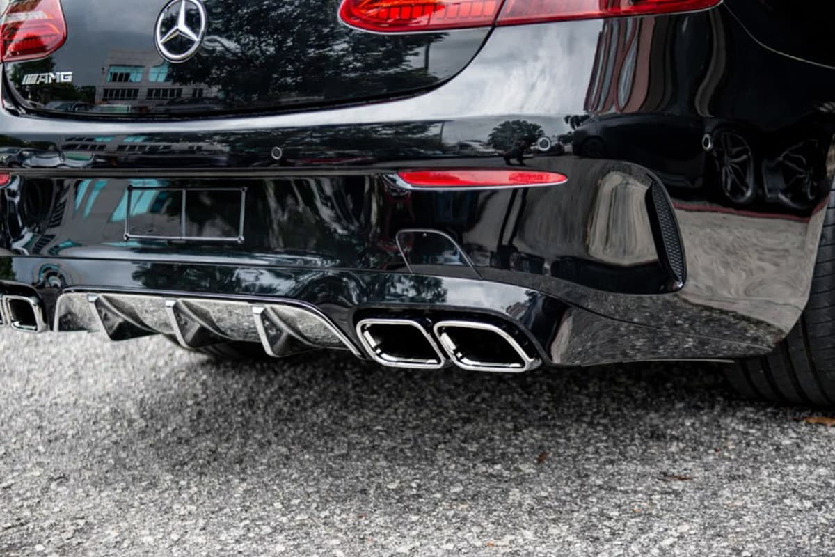 Задній дифузор Black з насадками Chrome (Дизайн AMG63)