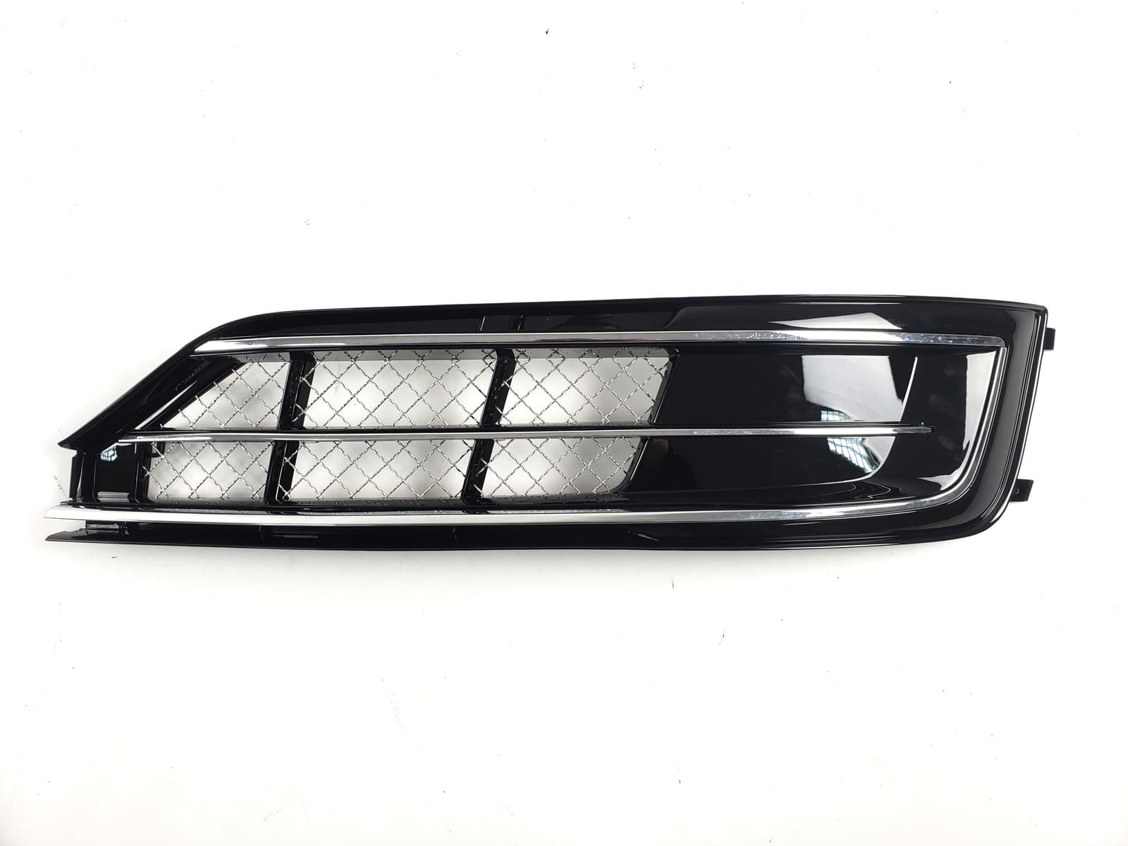 Решітки в бампер Chrome Black (стиль W12) на Audi A8 D4 2014-2017 року 3