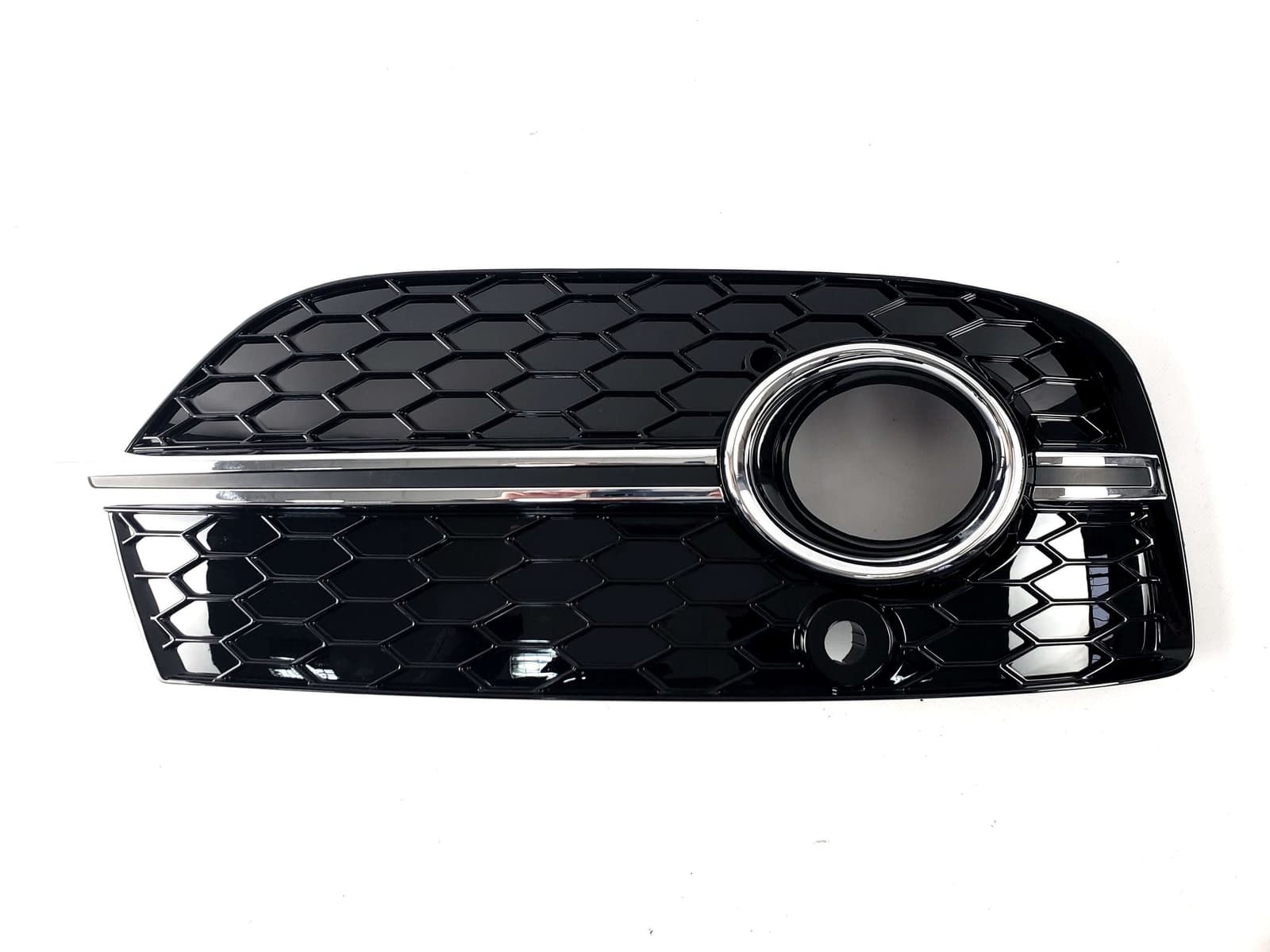 Решітки в бампер Black / Chrome (стиль RSQ3 під туманки та парктоніки) на Audi Q3 8U 2011-2014 року 3