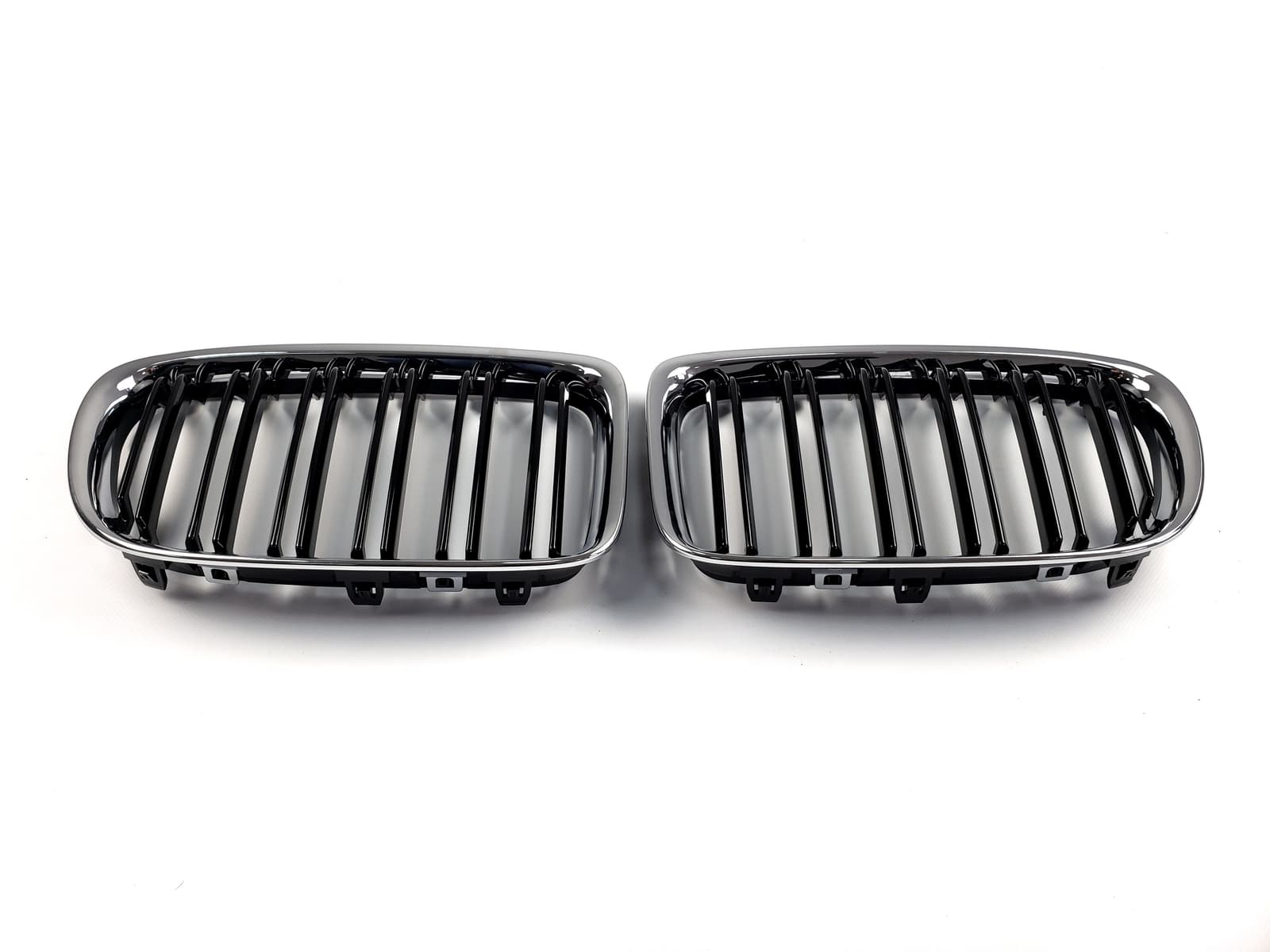 Ніздрі Чорний Глянець Хром Рамка (Подвійні M-Look) на BMW X1 E84 2009-2015 року 2