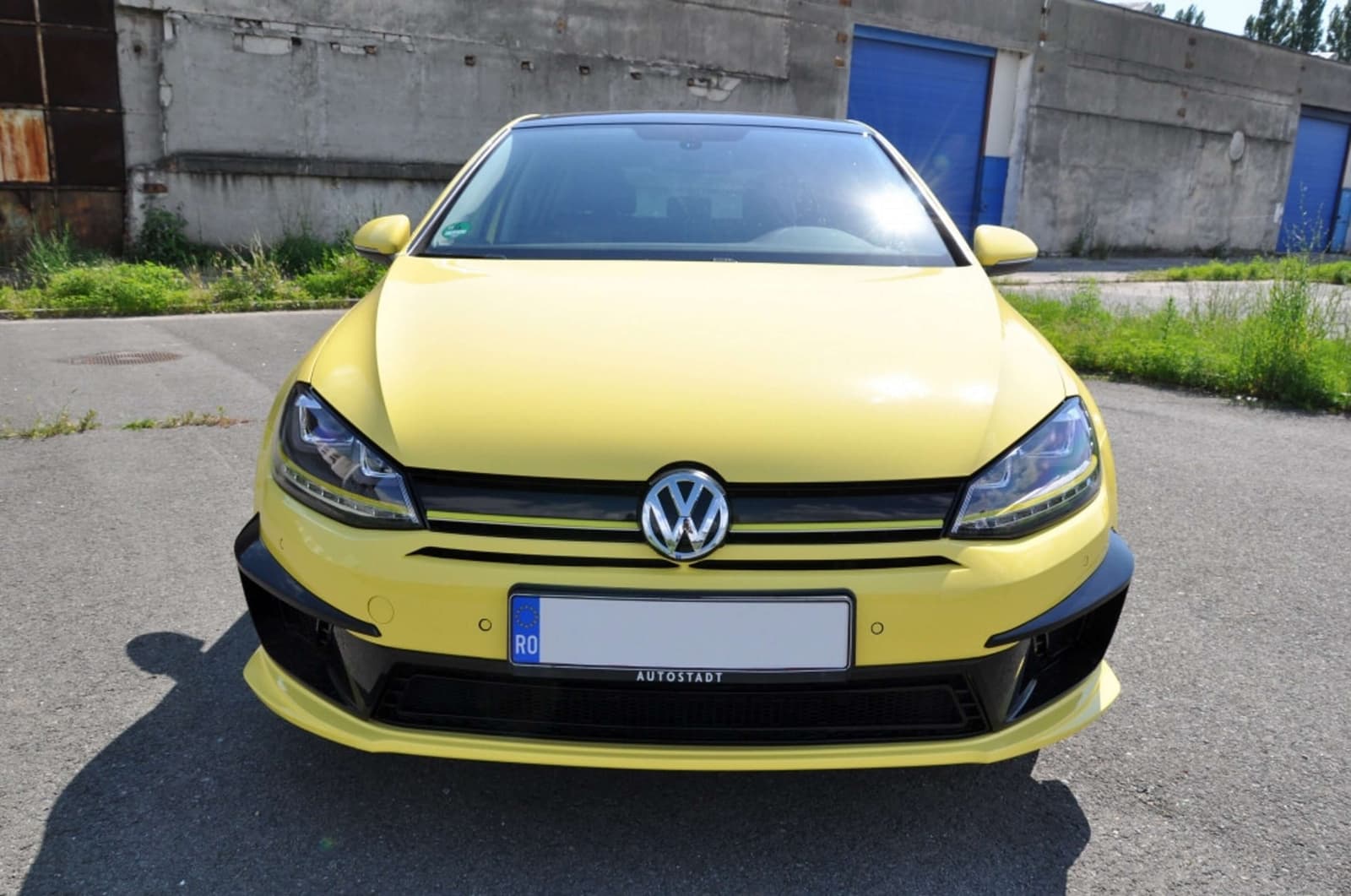 Передній бампер (стиль R400) на Volkswagen Golf VII 2012-2017 року 5
