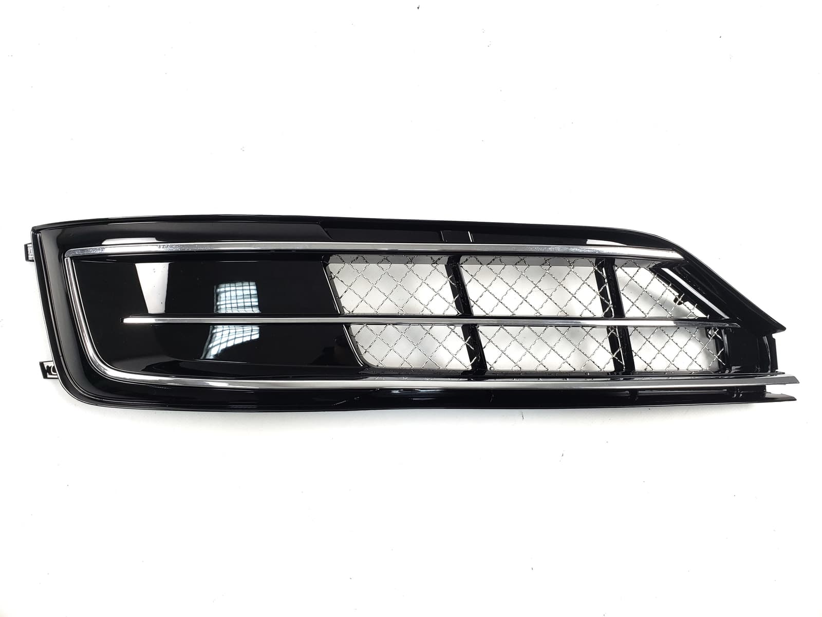 Решітки в бампер Chrome Black (стиль W12) на Audi A8 D4 2014-2017 року 2