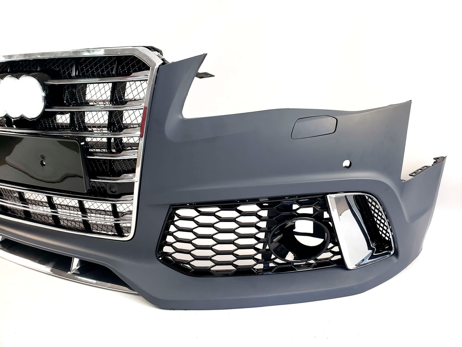 Передній бампер (з решіткою в стилі W12 V1) на Audi A8 D4 2010-2014 року 4