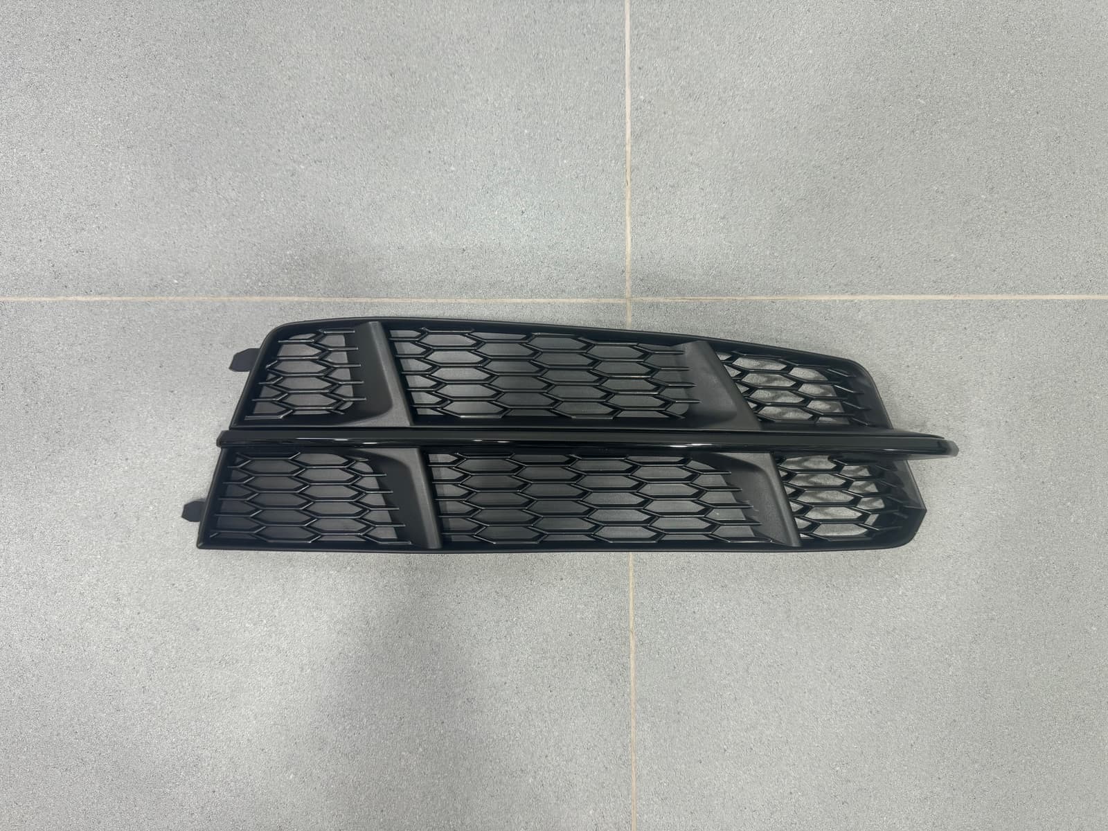 Решітка в бампер ПРАВА BLACK S Line - AUDI A6 С7 2015-2017 4G0807682AN