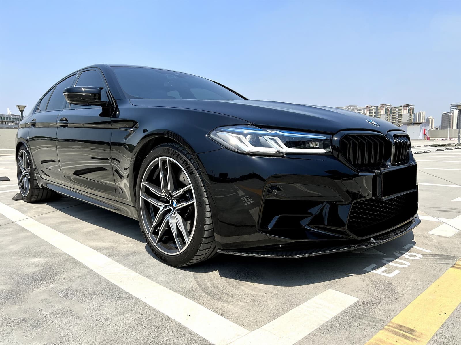 Губа (Карбон) V1 на BMW M5 F90 2017-2023 року 2