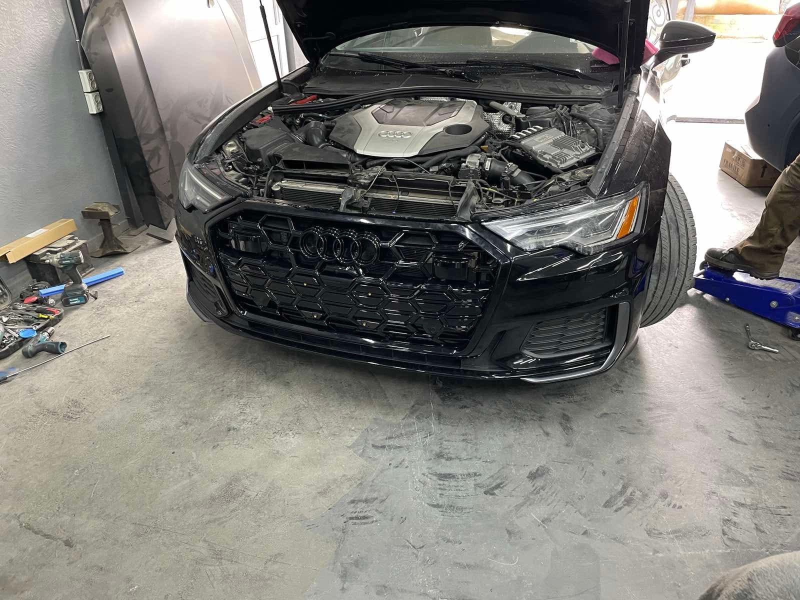Решітка радіатора Full Black (стиль S6) під дистронік на Audi A6 C8 2023-2024 року 5