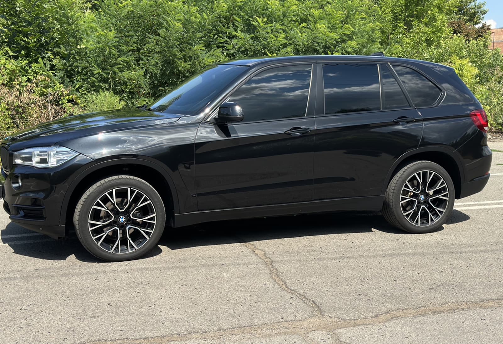 R22 Chrome Black (різноширокі) Диски на BMW X5 F15 2013-2018 року 4