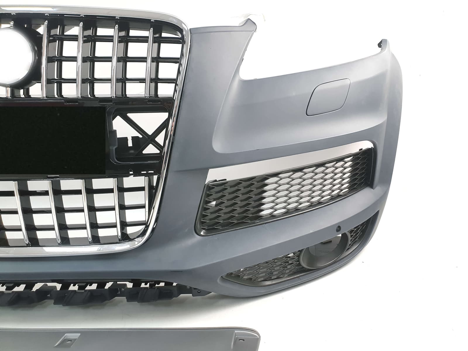 Передній бампер (в стилі SQ7) на Audi Q7 4L 2005-2015 року 4