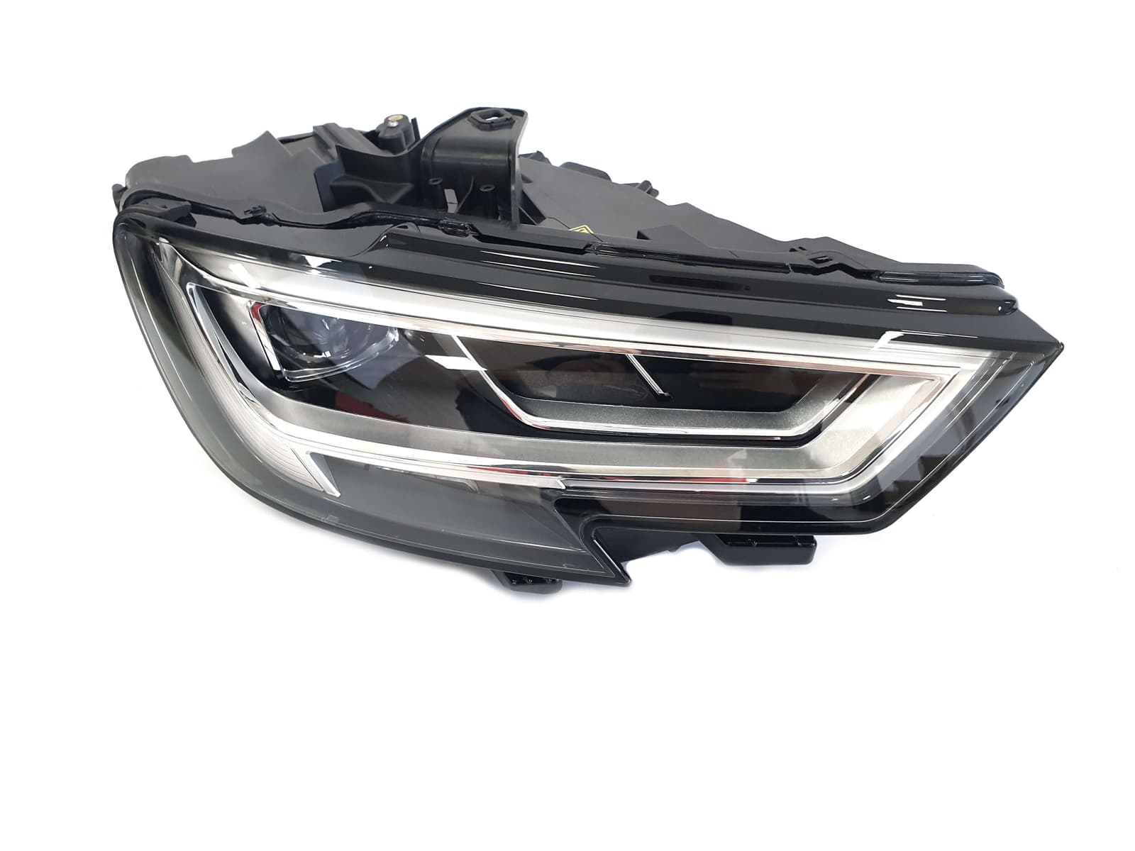 Передні фари (LED Європа) без блоків на Audi A3 8V 2016-2020 року 3