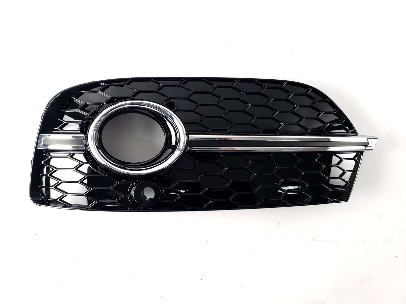 Решітки в бампер Black / Chrome (стиль RSQ3 під туманки та парктоніки) на Audi Q3 8U 2011-2014 року 2