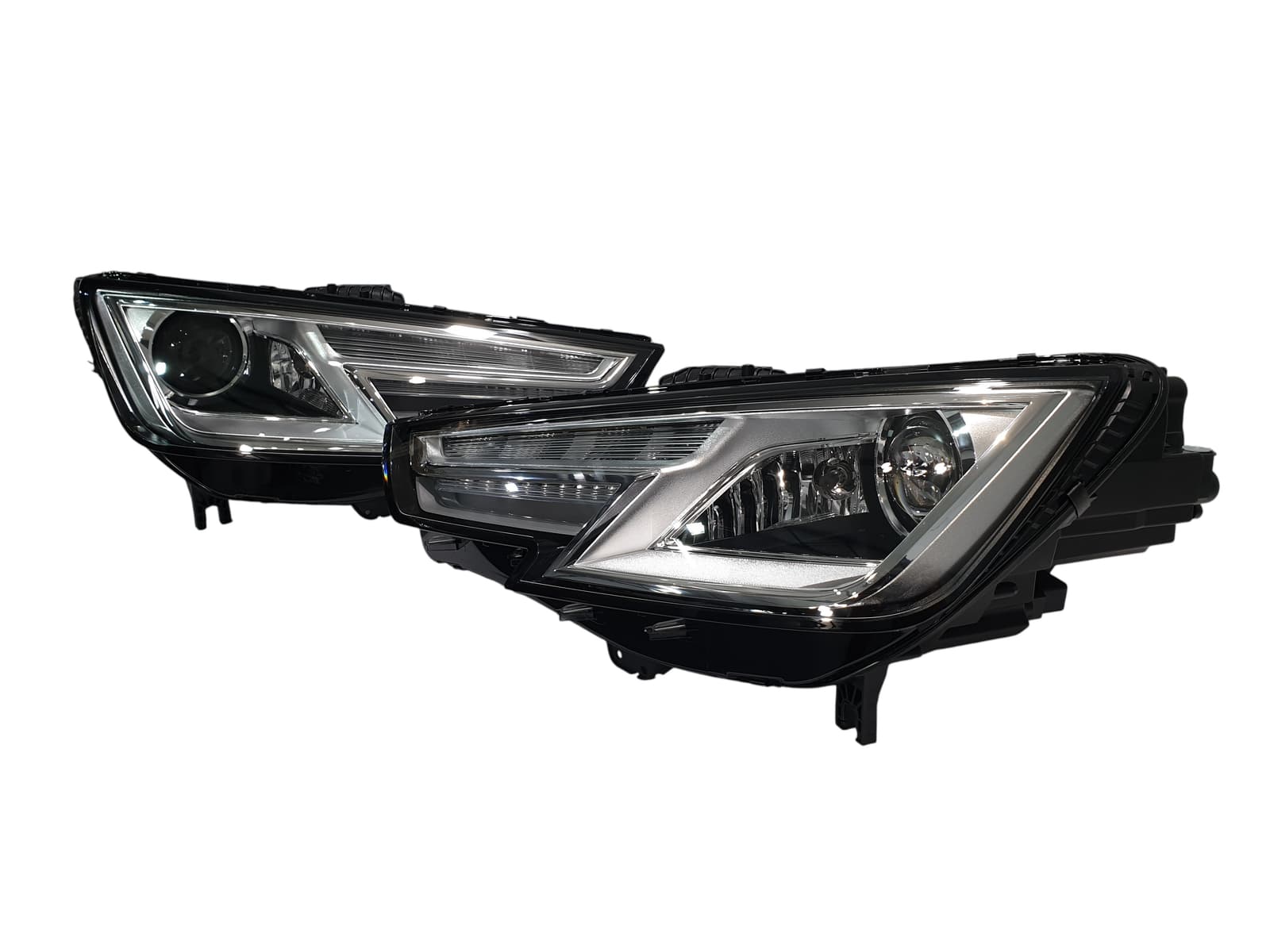 Передні фари (Xenon комплектні) на Audi A4 B9 2015-2019 року 3