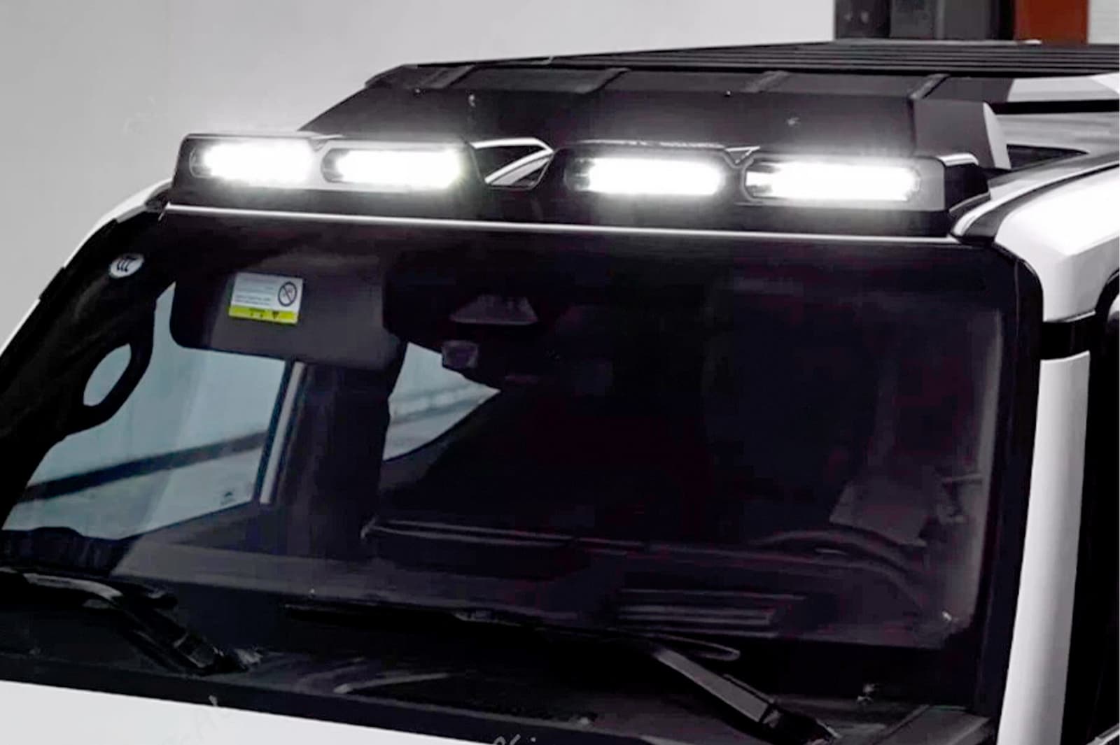 Козирьок лобовога скла з LED (Чорний)