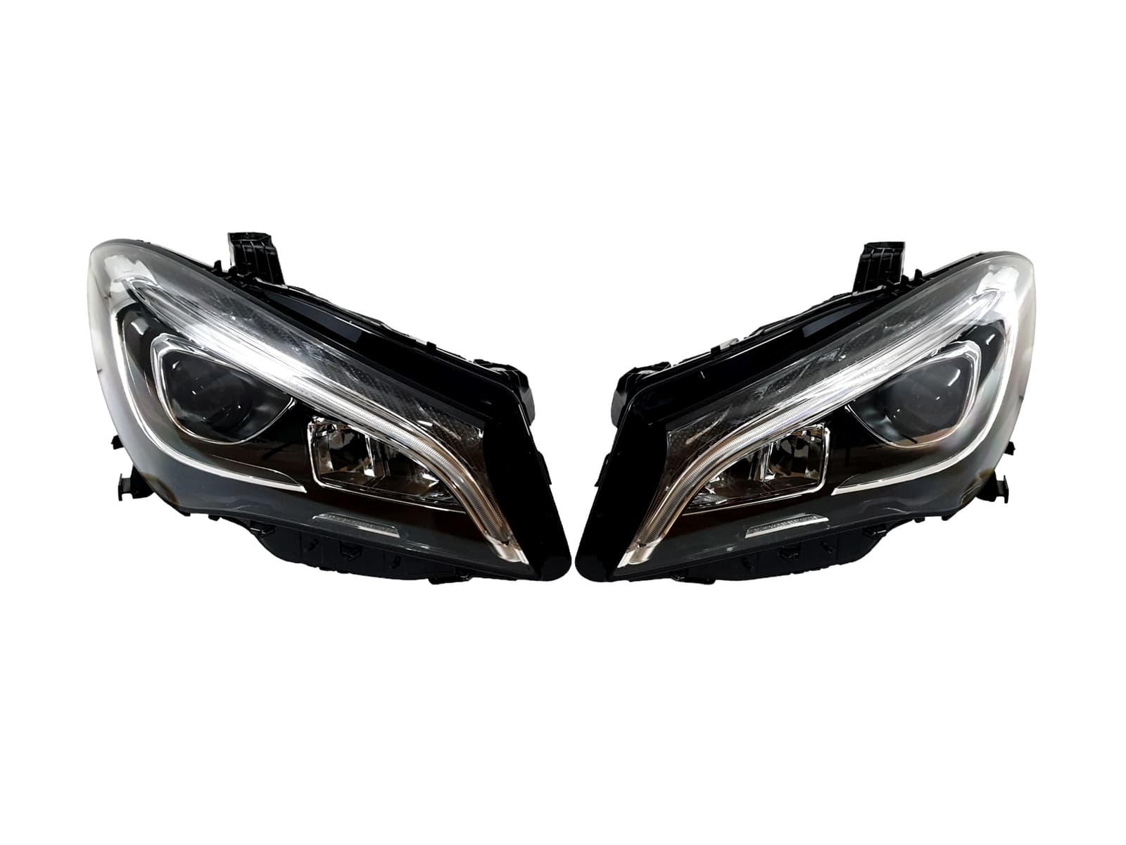 Передні фари Full LED (апгрейд з Xenon) на Mercedes-Benz CLA-Class C117 2017-2019 року