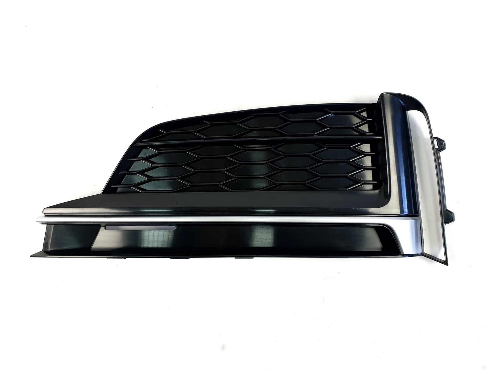 Решітки в бампер Black Silver (стиль S5) S-Line на Audi A5 B9 2016-2020 року 3