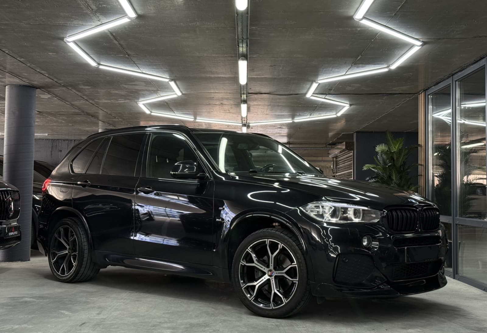 R22 Chrome Black (різноширокі) Диски на BMW X5 F15 2013-2018 року 5