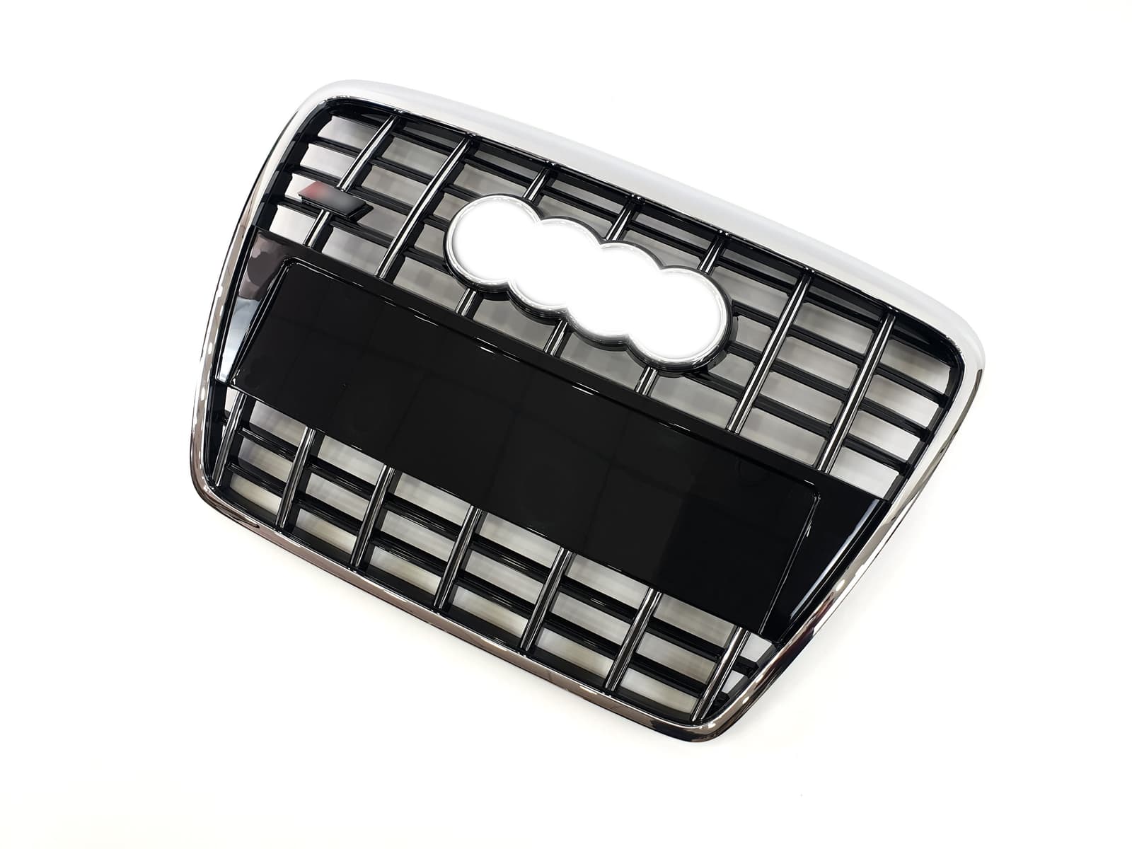 Решітка радіатора Chrome Black (в стилі S6) без PDC на Audi A6 C6 2004-2011 року 2