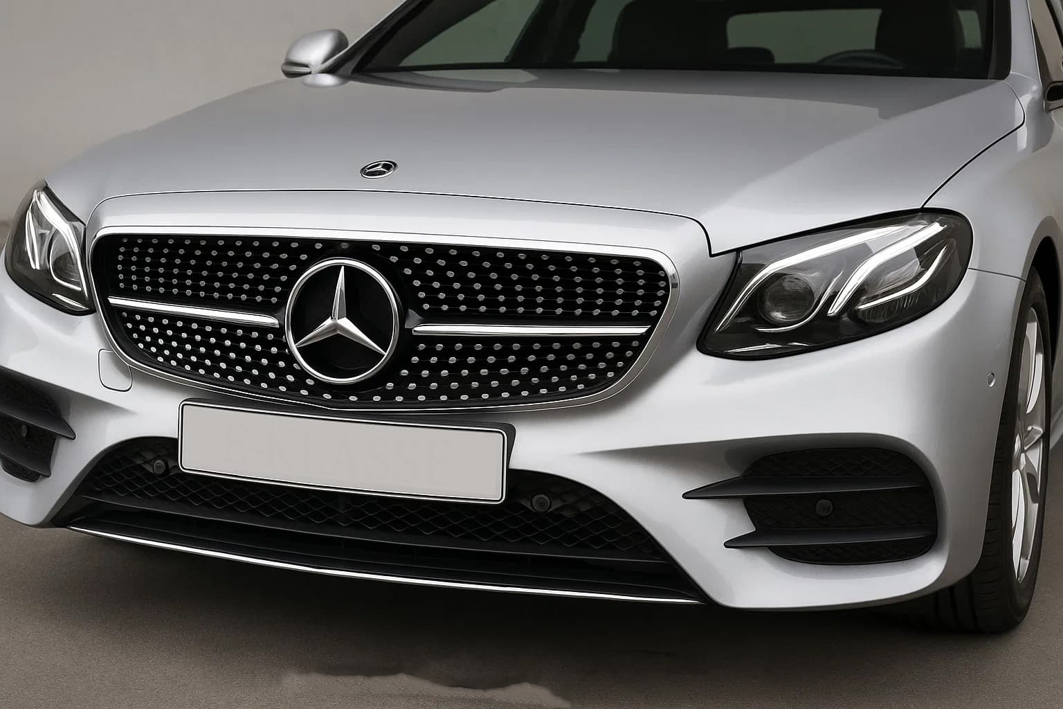 Передня решітка Diamond Black (для Avantgarde/AMG-Line/E43 AMG/E53 AMG 2016-2020) З місцем під камеру