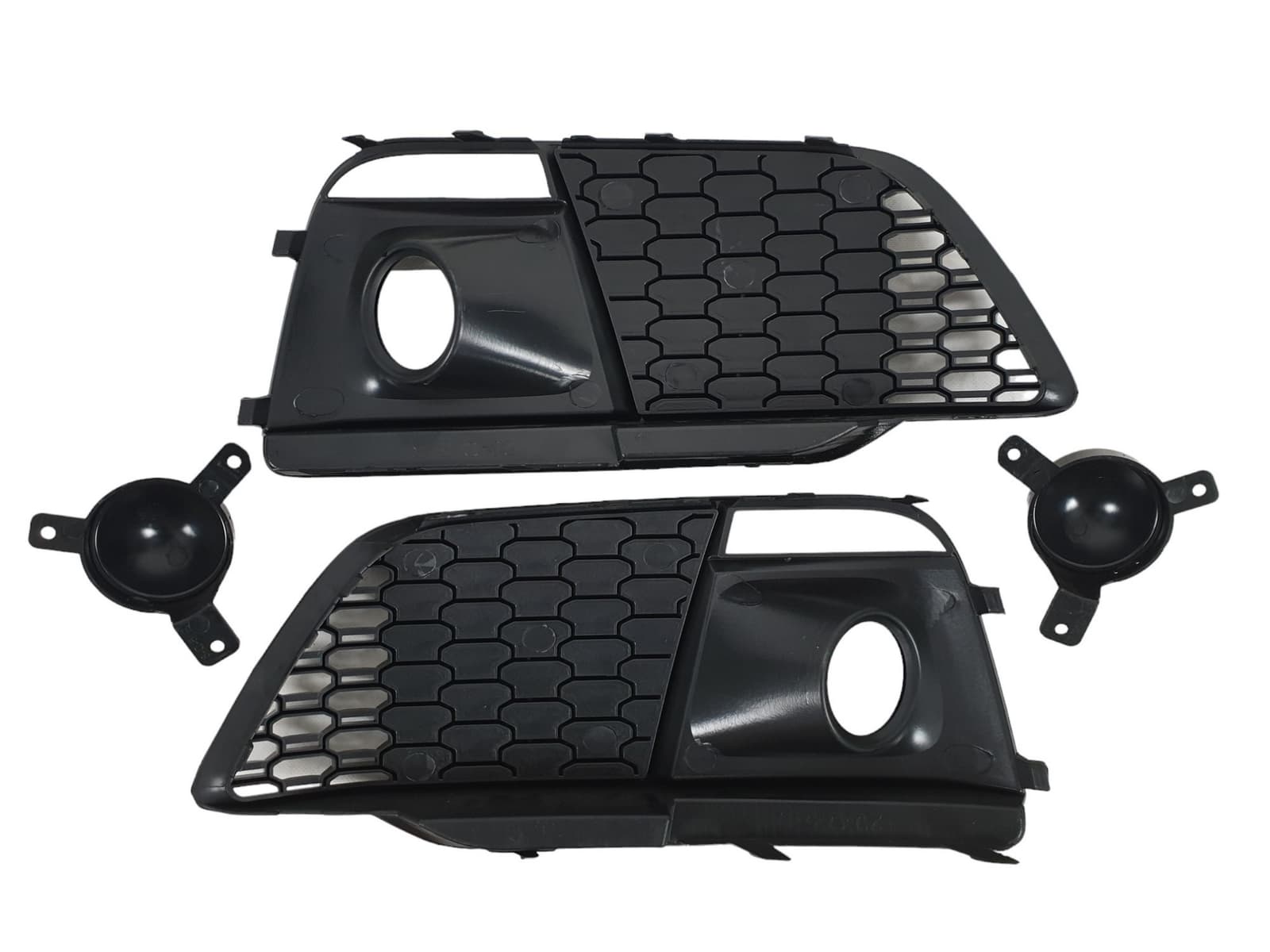 Решітки в бампер Full Black (SQ5 під дистронік) S-Line на Audi Q5 80A 2016-2020 року 3