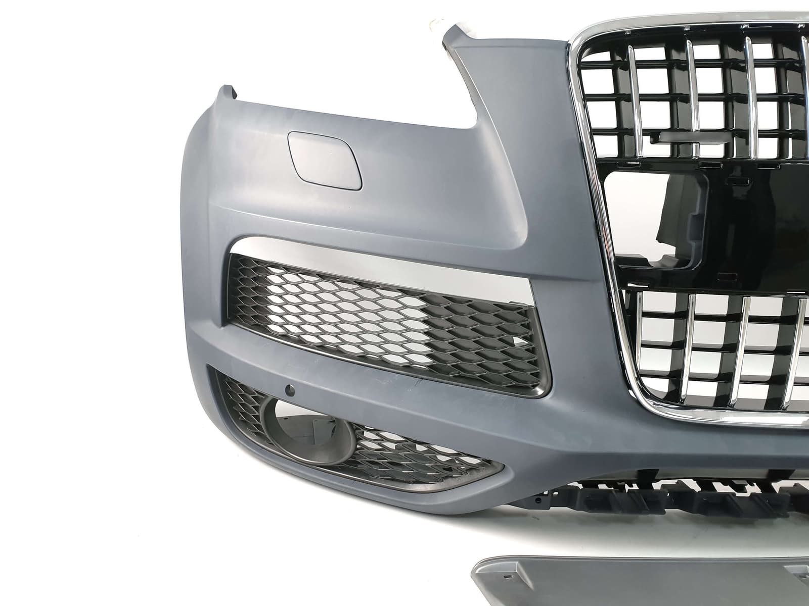 Передній бампер (в стилі SQ7) на Audi Q7 4L 2005-2015 року 2