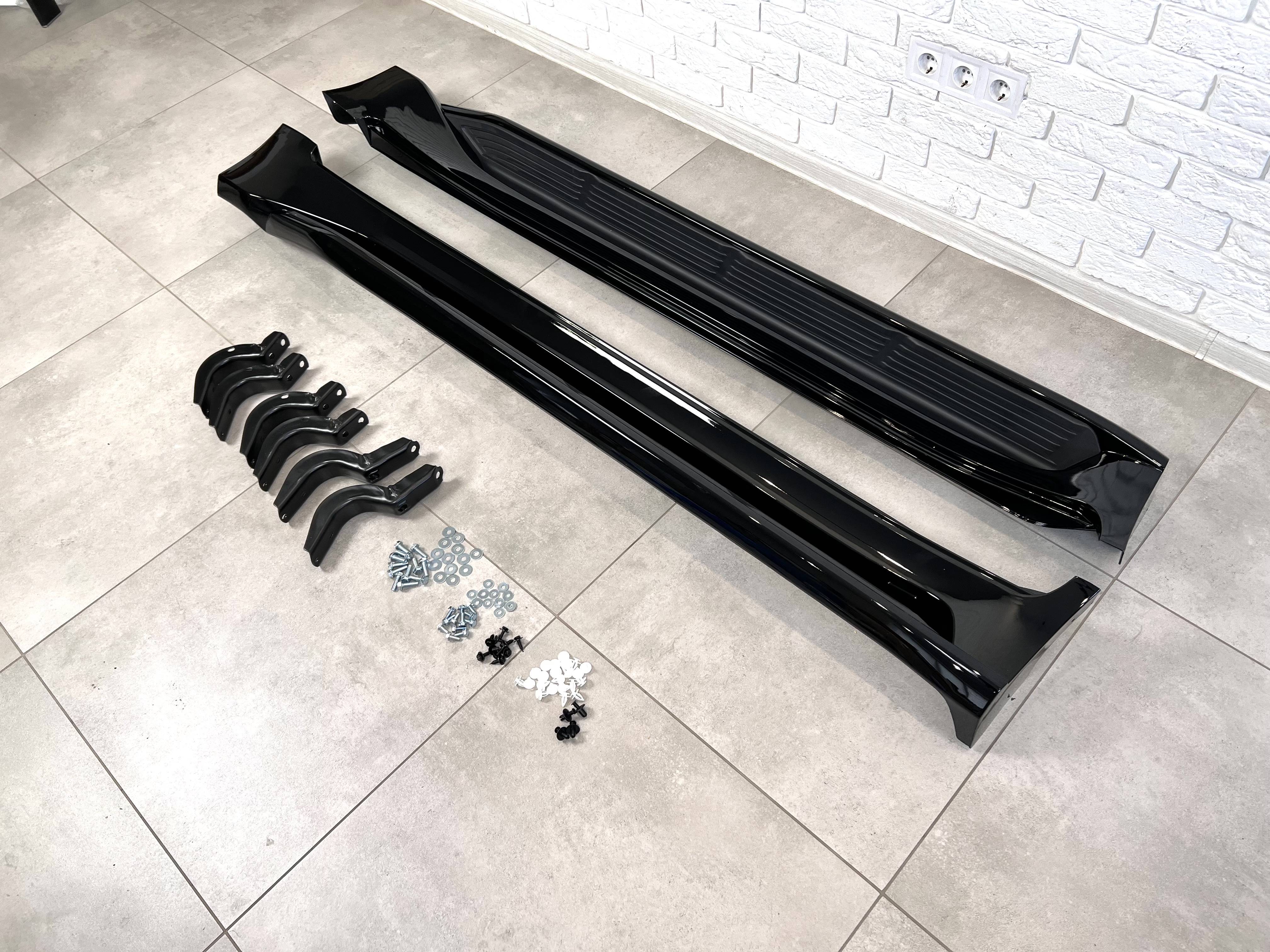 Пороги бічні Lexus LX 570 / Toyota Land Cruiser 200 2007-2021 у стилі LX 570 2016+ колір чорний 3