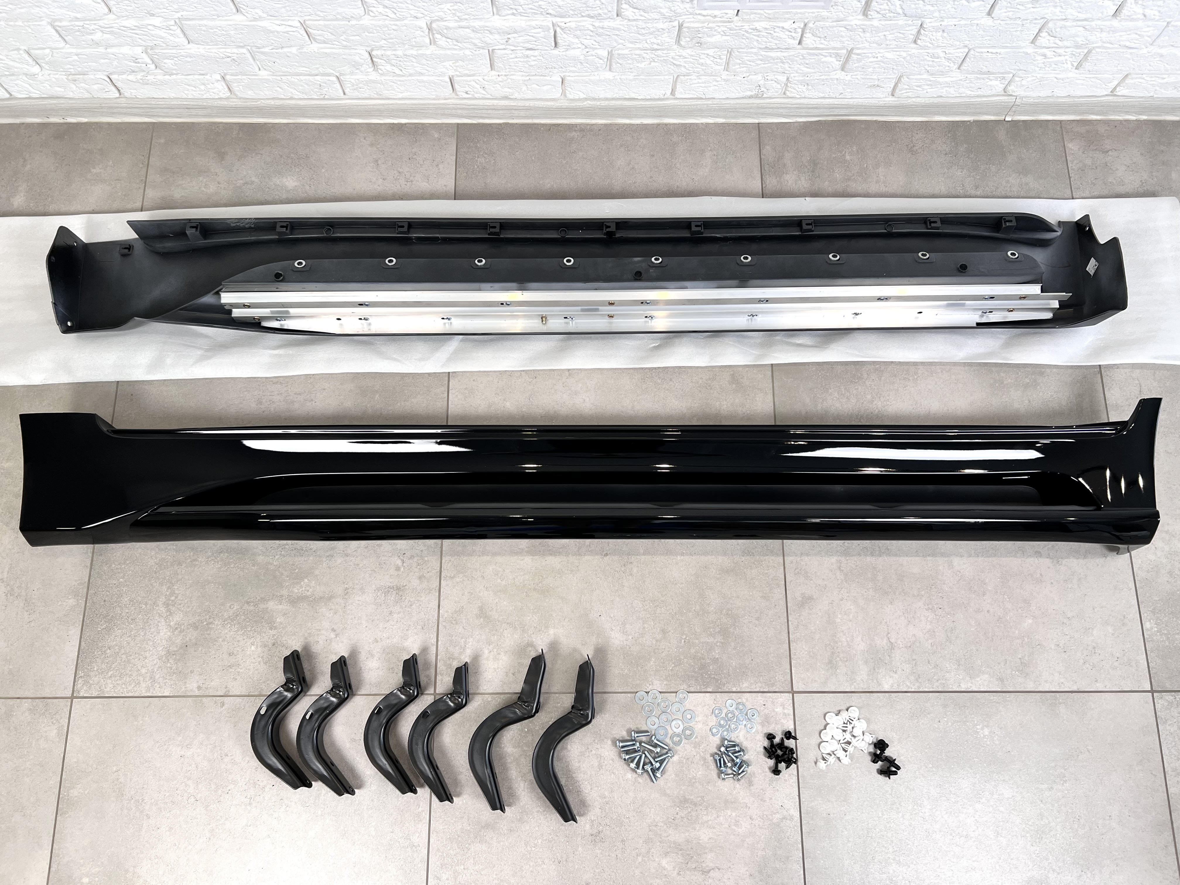Пороги бічні Lexus LX 570 / Toyota Land Cruiser 200 2007-2021 у стилі LX 570 2016+ колір чорний 6
