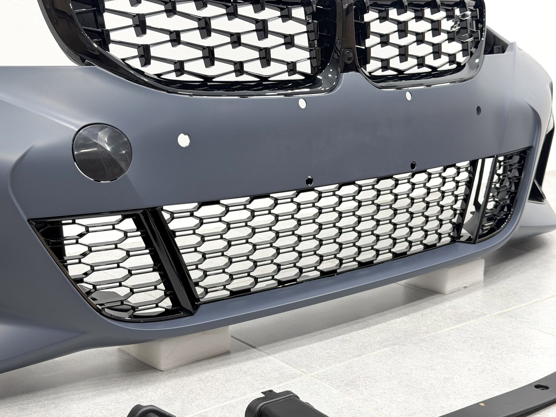 Бампер передній з решіткою M340i Shadowline BMW 3 series G20 2018-2022 4
