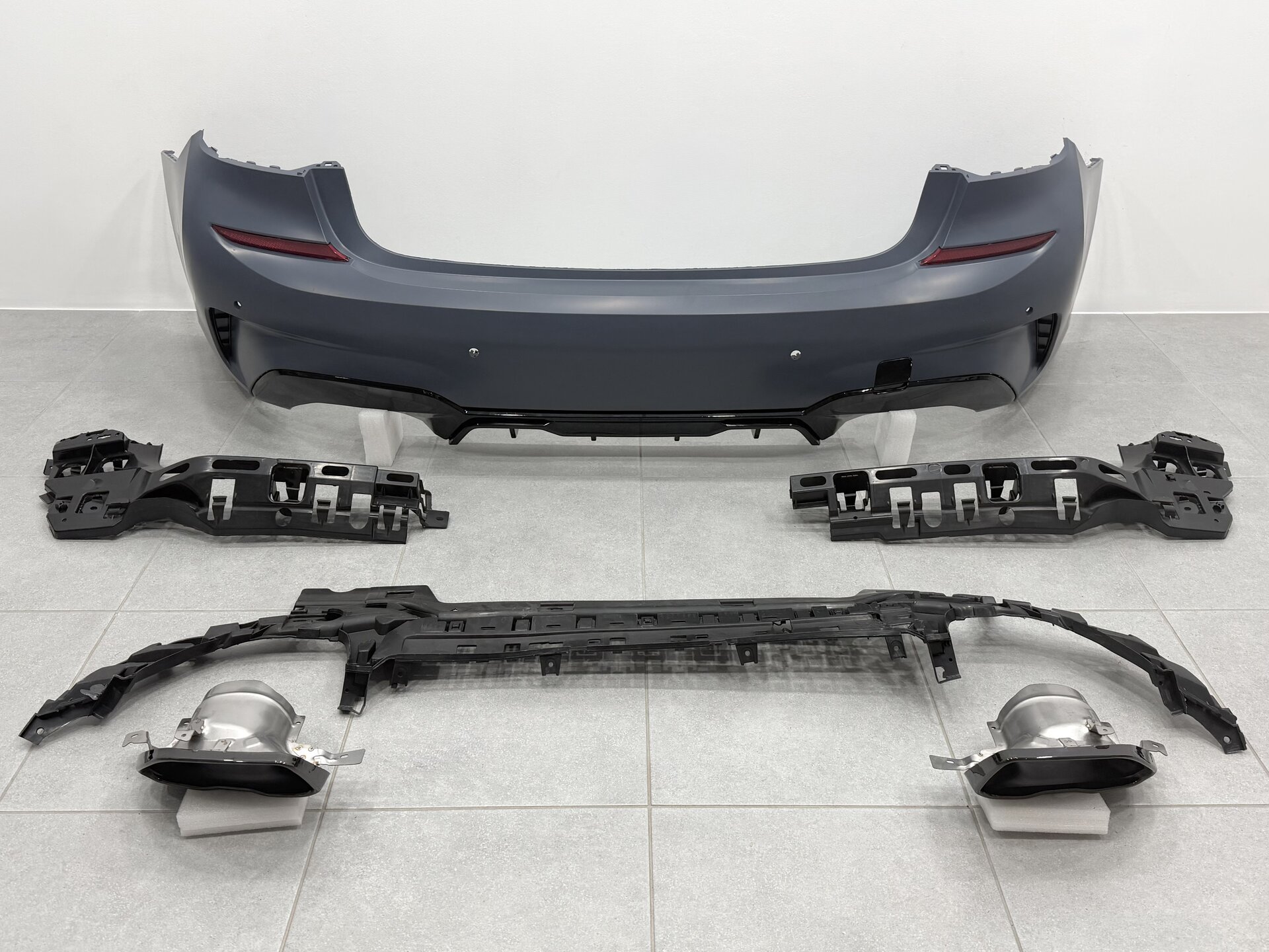 Бампер задній з насадками M340i для BMW 3 series G20 2018-2022 3