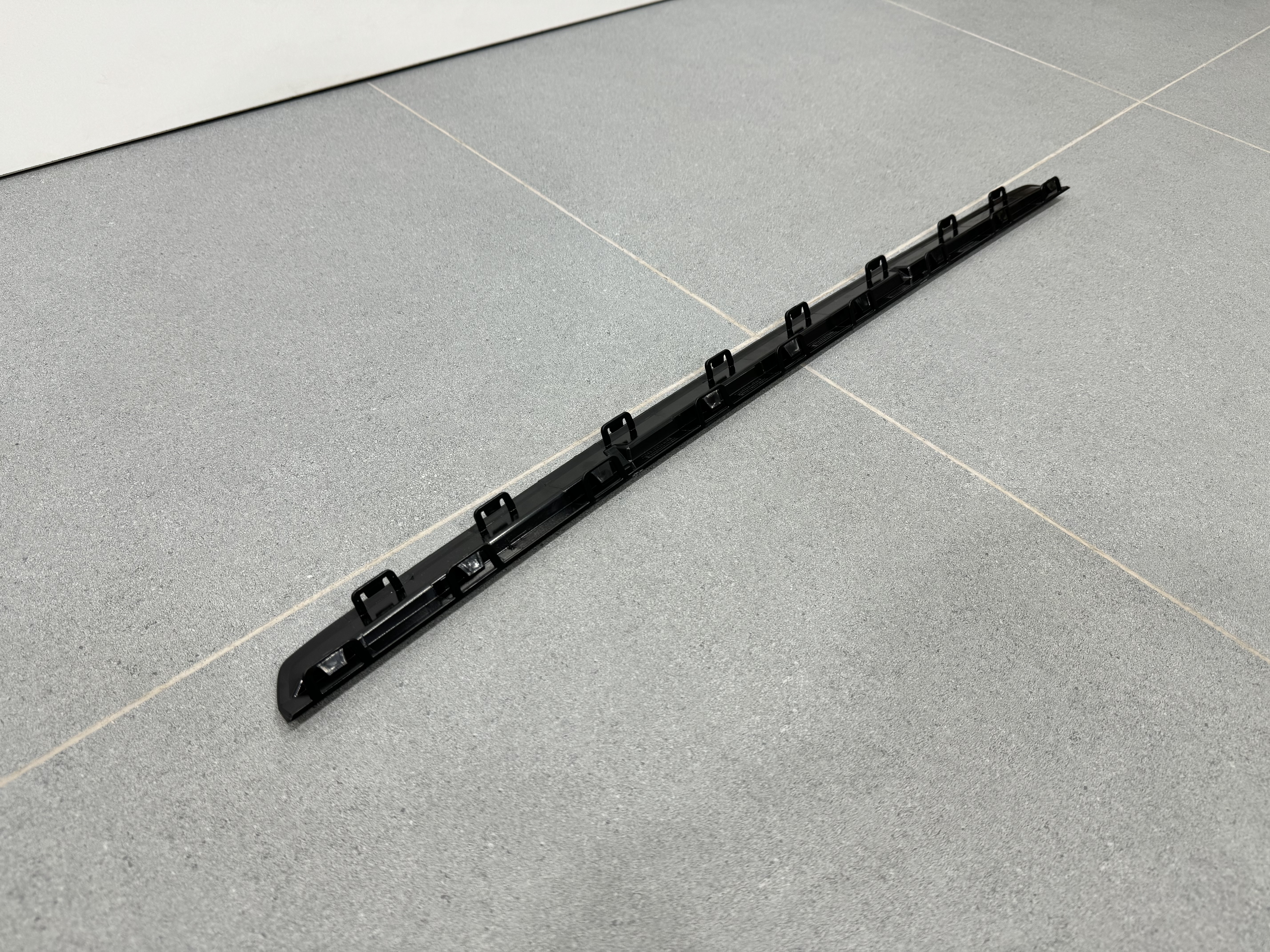 Верхня накладка (решітки) переднього бампера Audi A4/S4/RS4 (B9) 2020-8W0807801/8WD 807 801 3