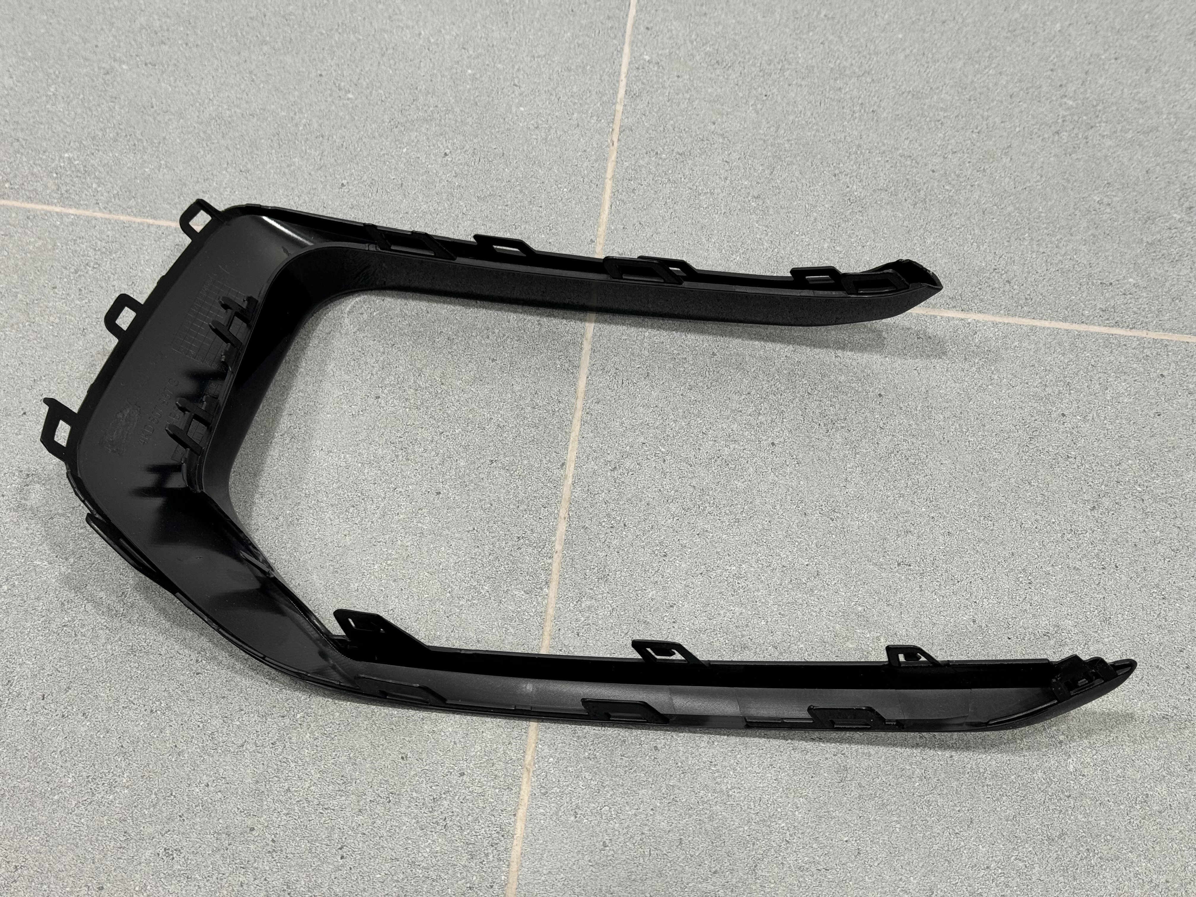 Накладка молдинг переднього бампера ЛІВА AUDI A6 C8 s-line 2022-4KD-807-967-G 3