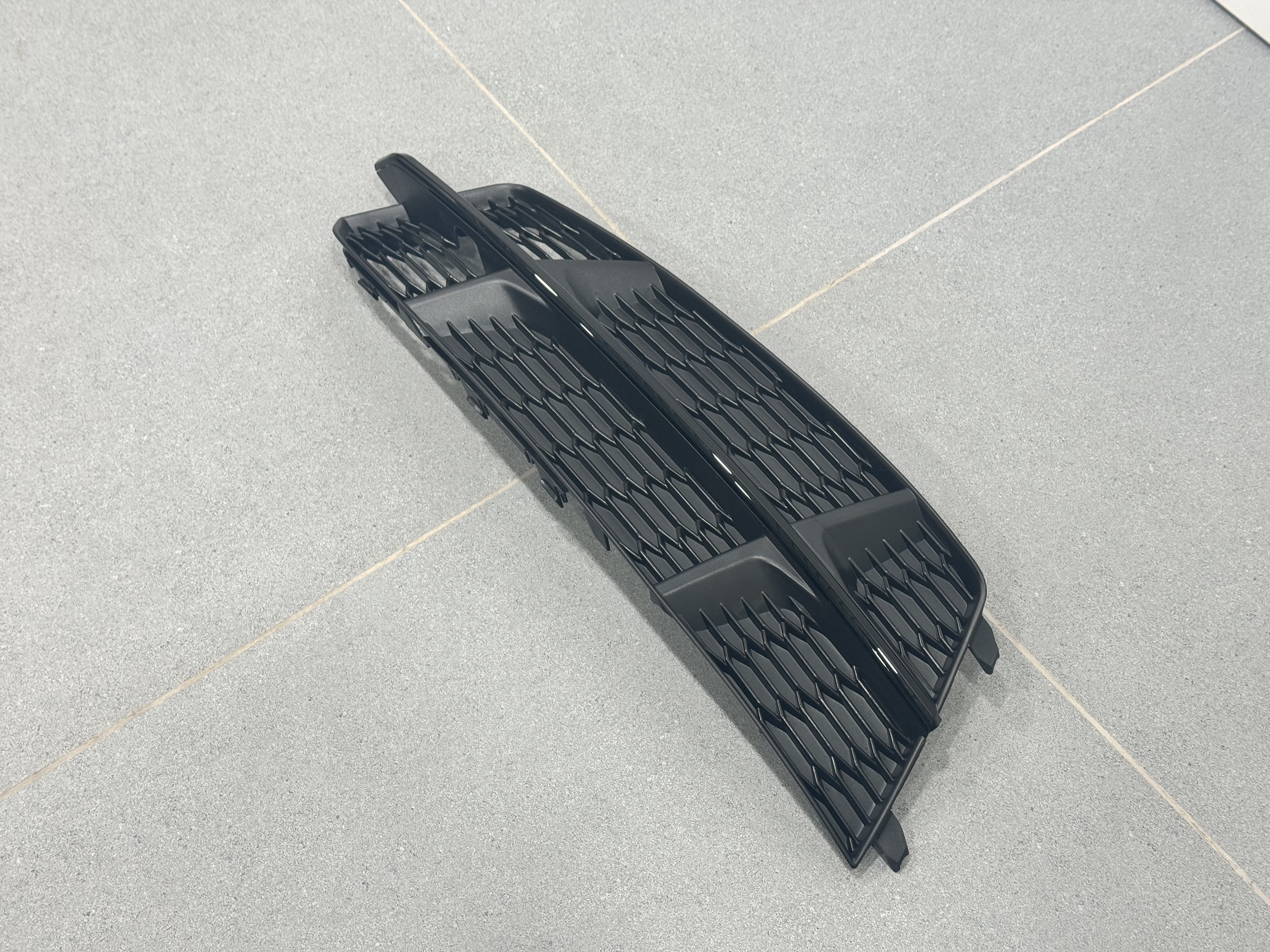 Решітка в бампер ліва BLACK S Line - AUDI A6 (С7 рест.) 4G0807681AN 4