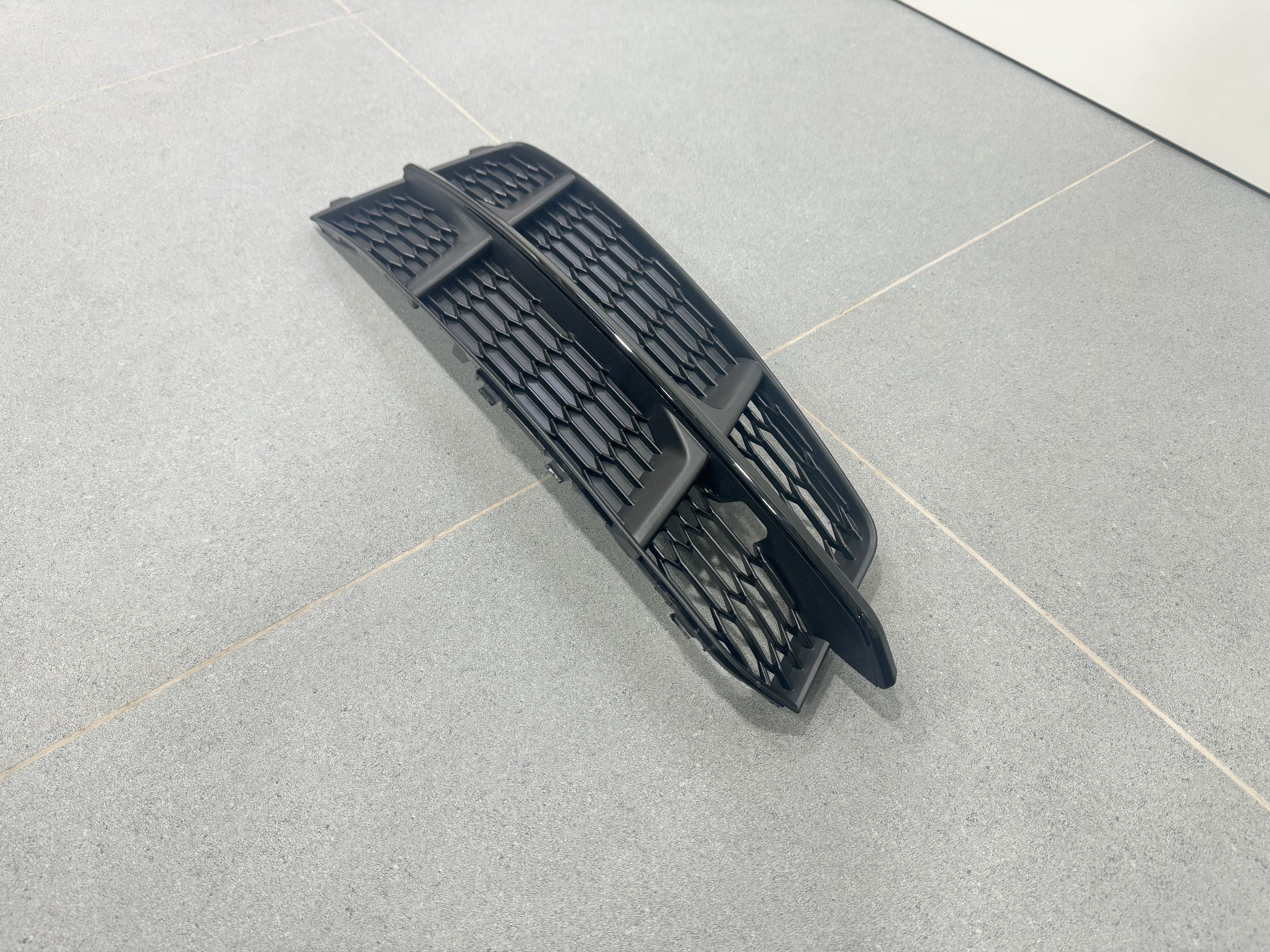 Решітка в бампер ПРАВА BLACK S Line - AUDI A6 С7 2015-2017 4G0807682AN 4