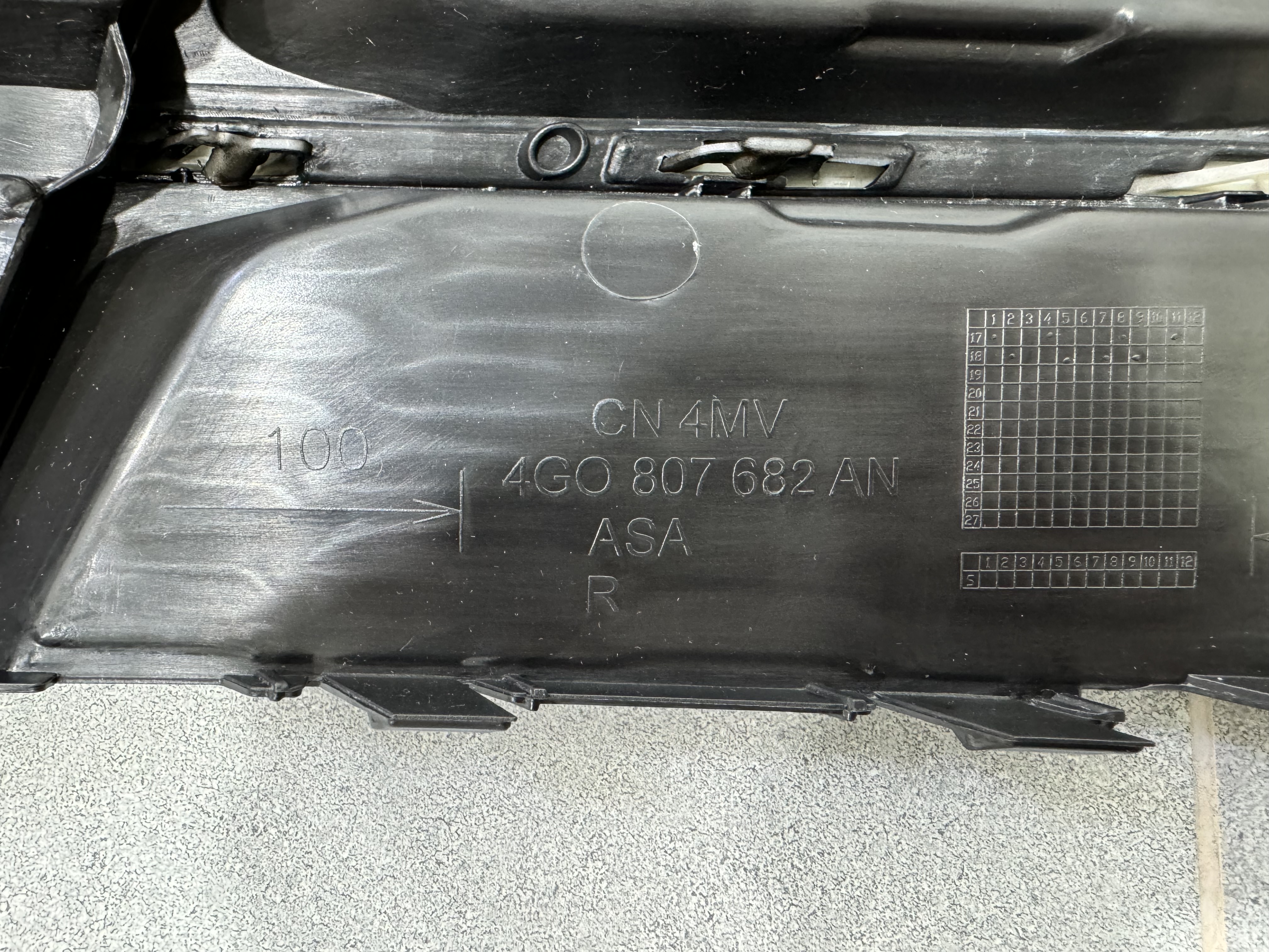 Решітка в бампер ПРАВА BLACK S Line - AUDI A6 С7 2015-2017 4G0807682AN 2