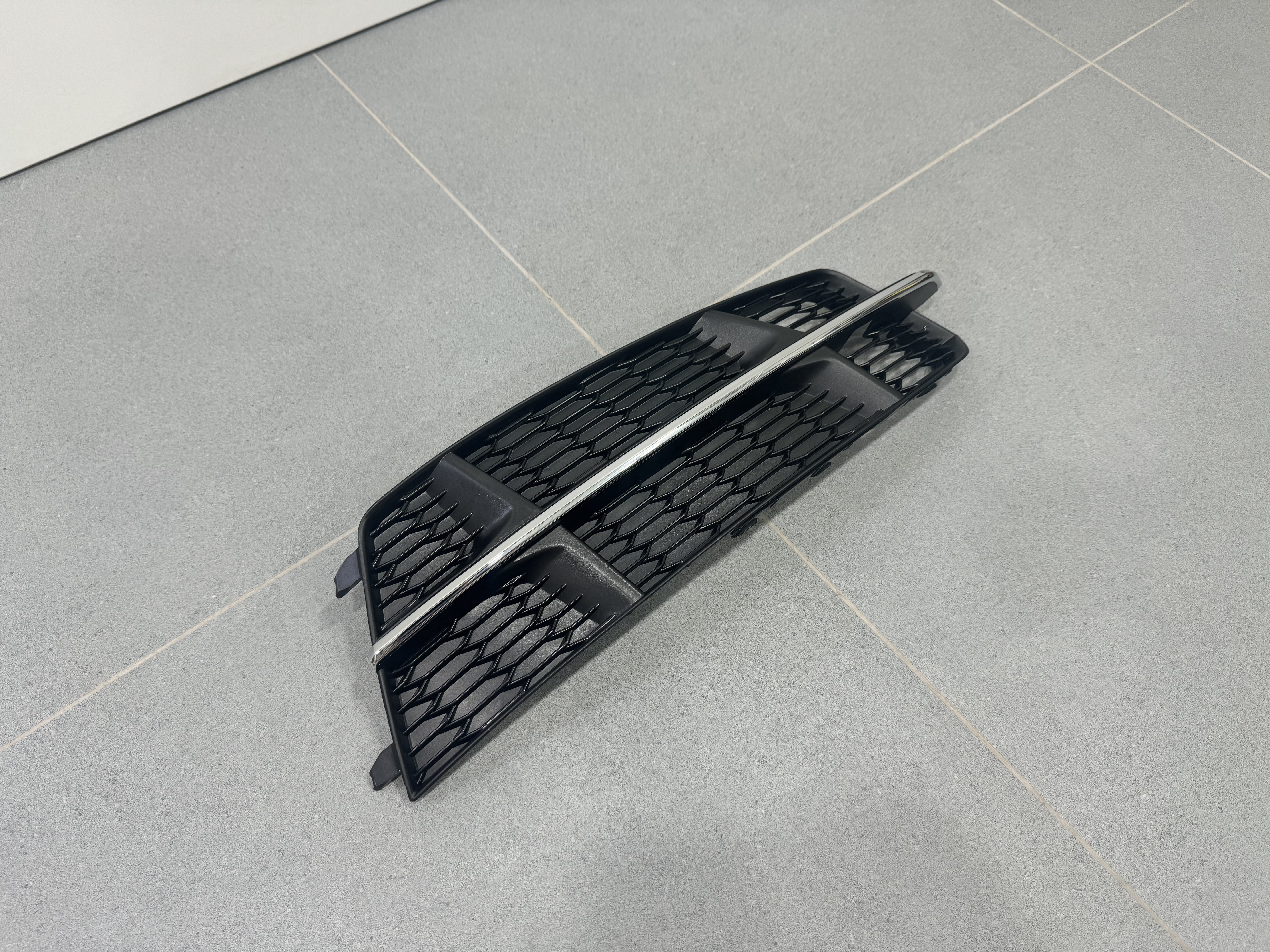 Решітка в бампер ПРАВА CHROME S Line - AUDI A6 С7 2015-2017 4G0807682AN / 4G0807648B 5