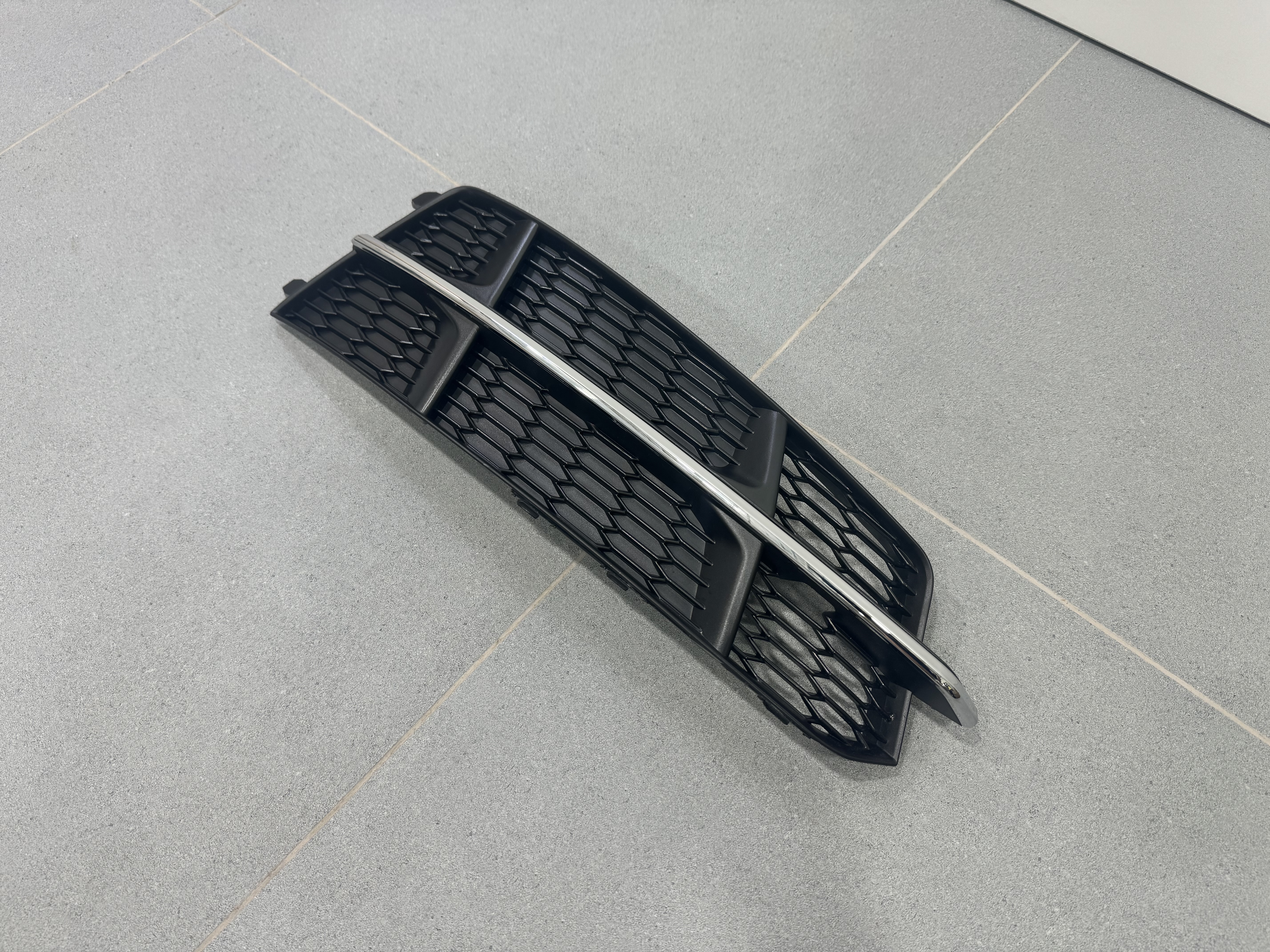 Решітка в бампер ПРАВА CHROME S Line - AUDI A6 С7 2015-2017 4G0807682AN / 4G0807648B 4
