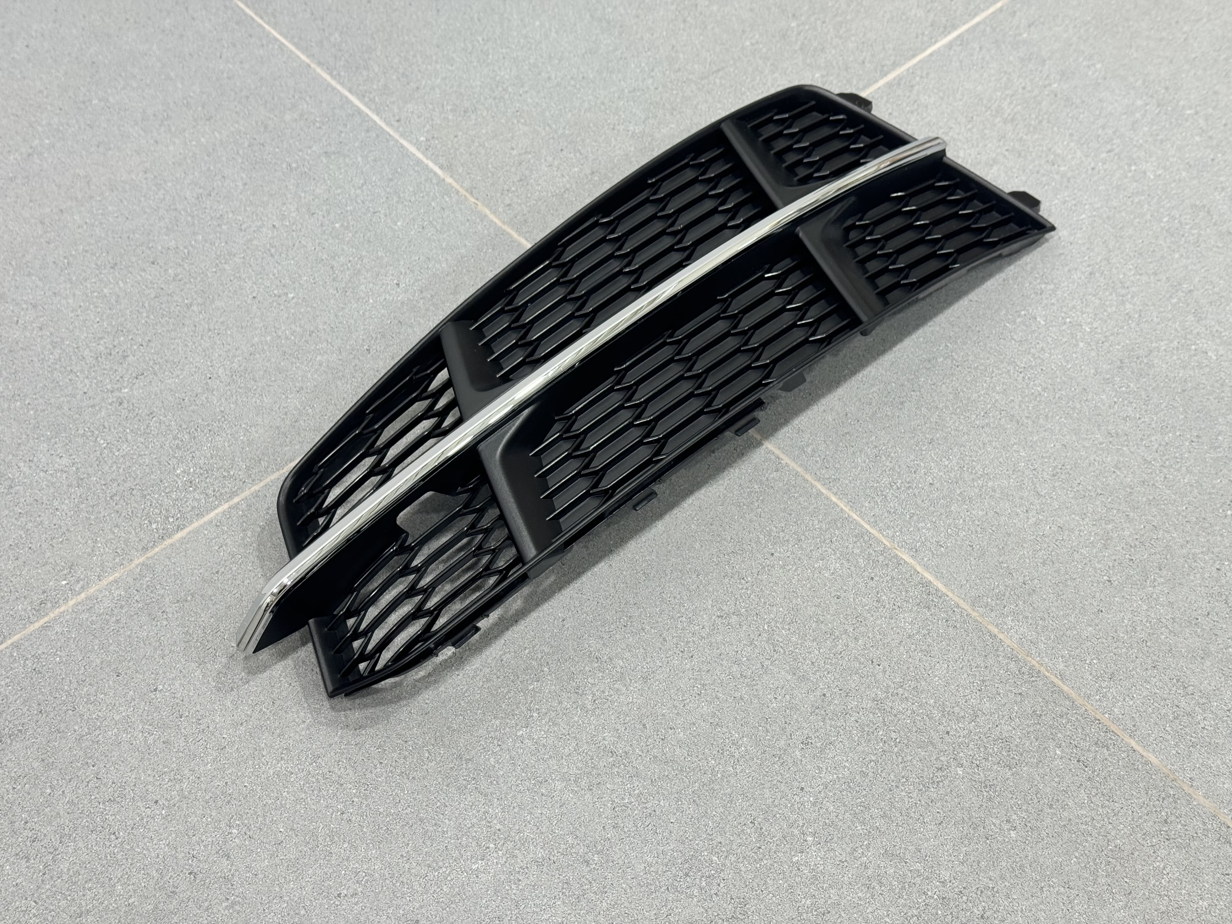 Решітка в бампер ЛІВА CHROME S Line - AUDI A6 С7 2015-2017 4G0807681AN / 4G0807647B 4