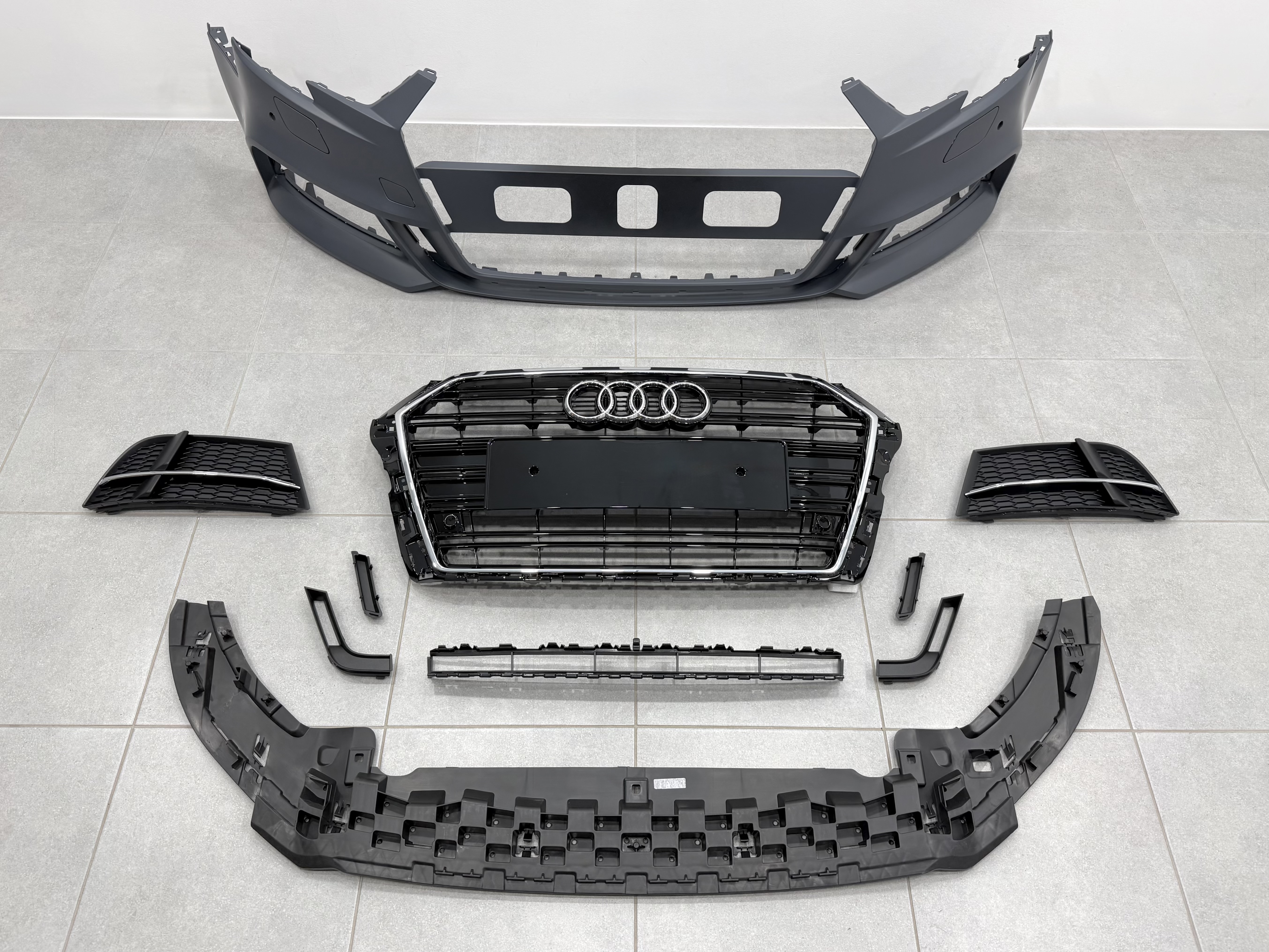 Бампер передній у зборі S-Line для Audi A3 2017-2020 2