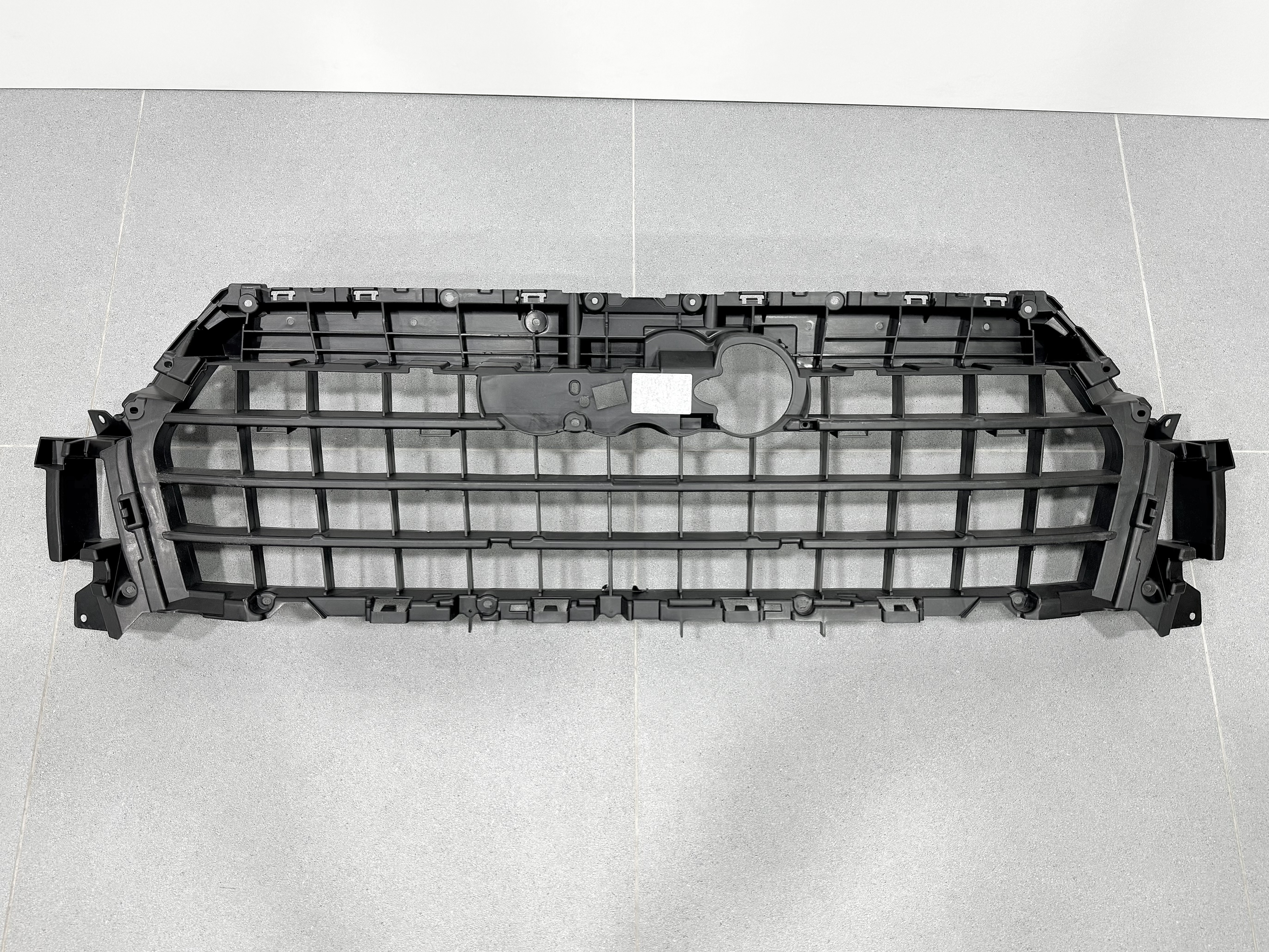 Кронштейн решітки радіатора AUDI Q7 (4M) 2015-2019 4M0807233C 2