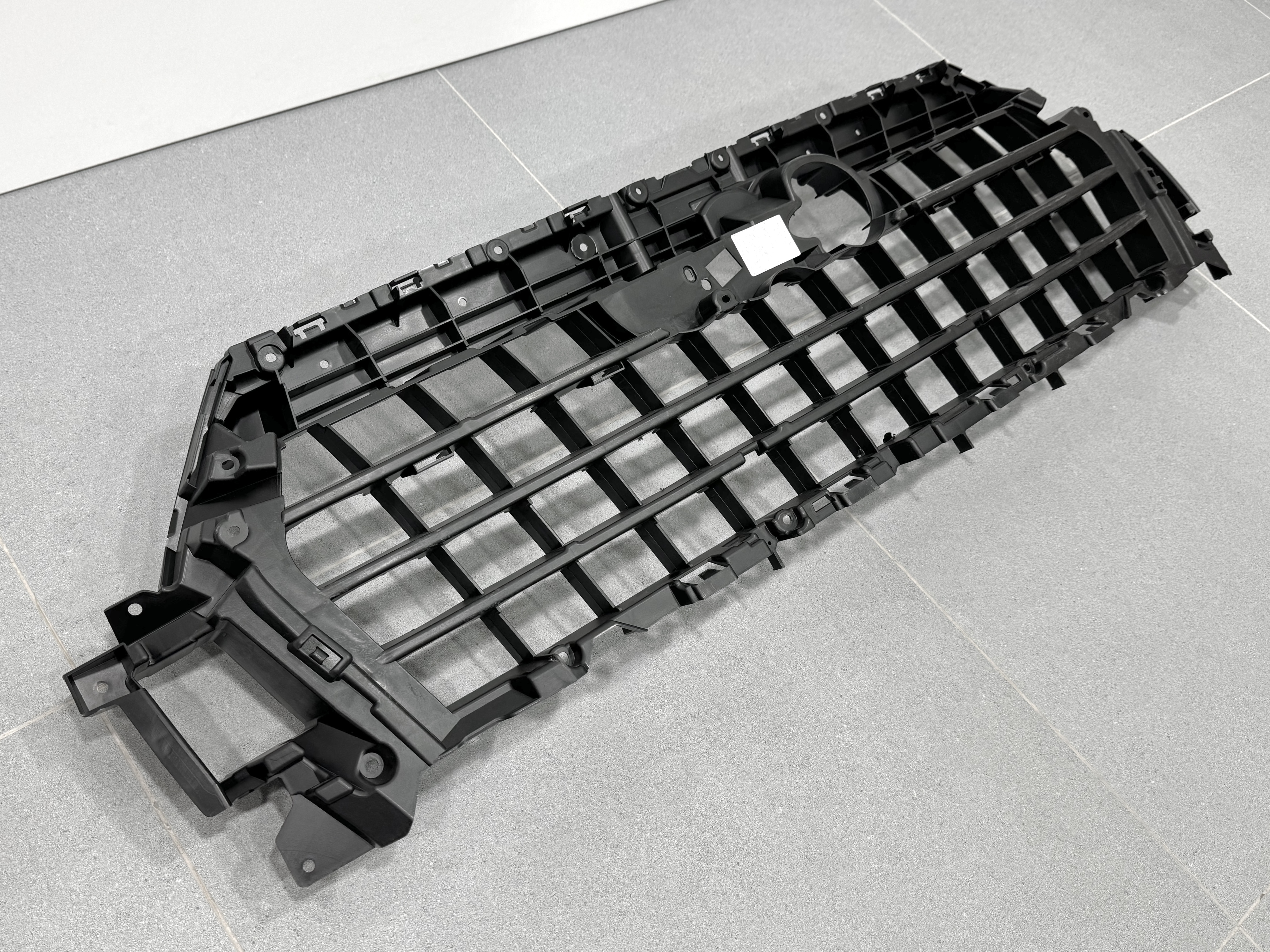 Кронштейн решітки радіатора AUDI Q7 (4M) 2015-2019 4M0807233C 3