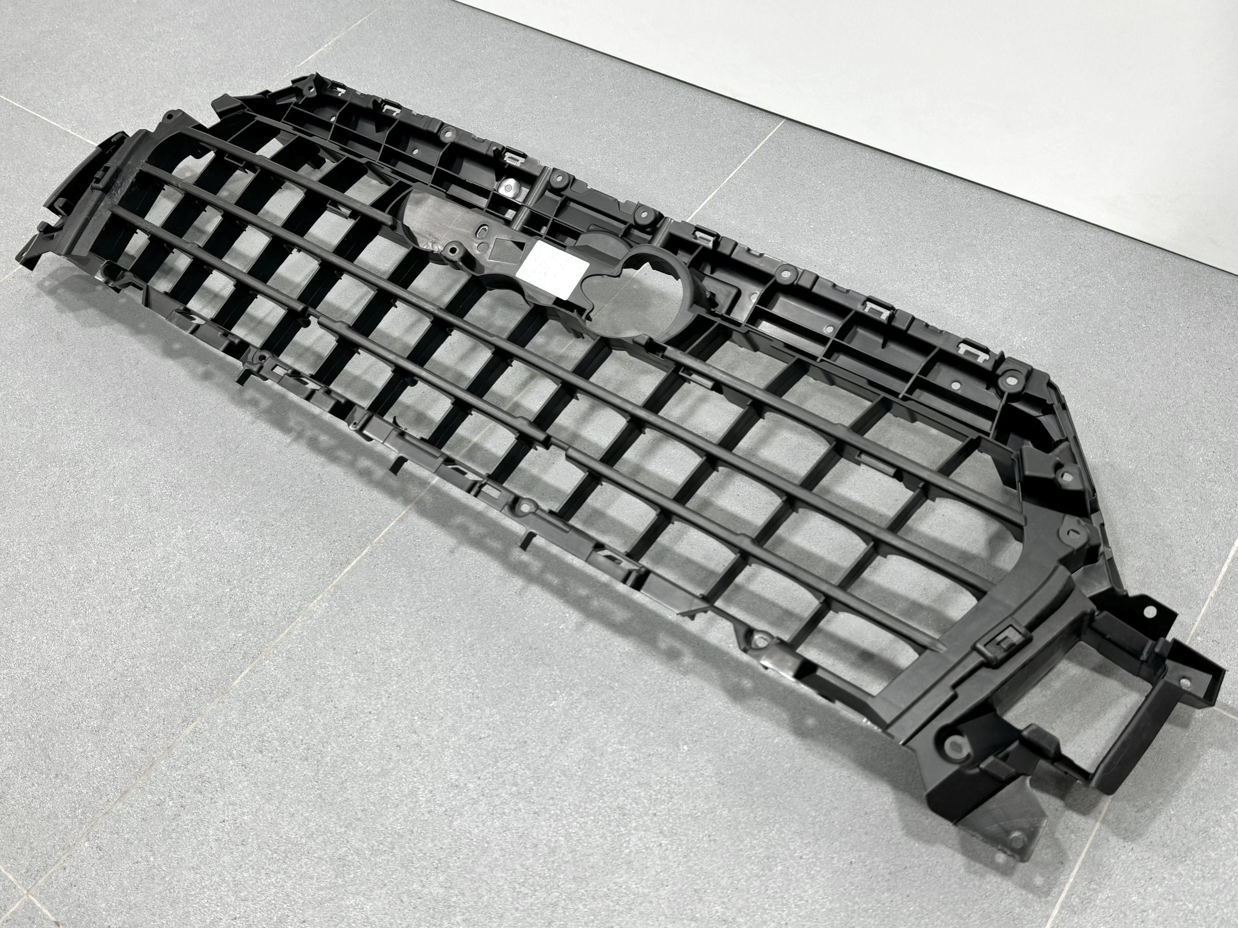 Кронштейн решітки радіатора AUDI Q7 (4M) 2015-2019 4M0807233C 4