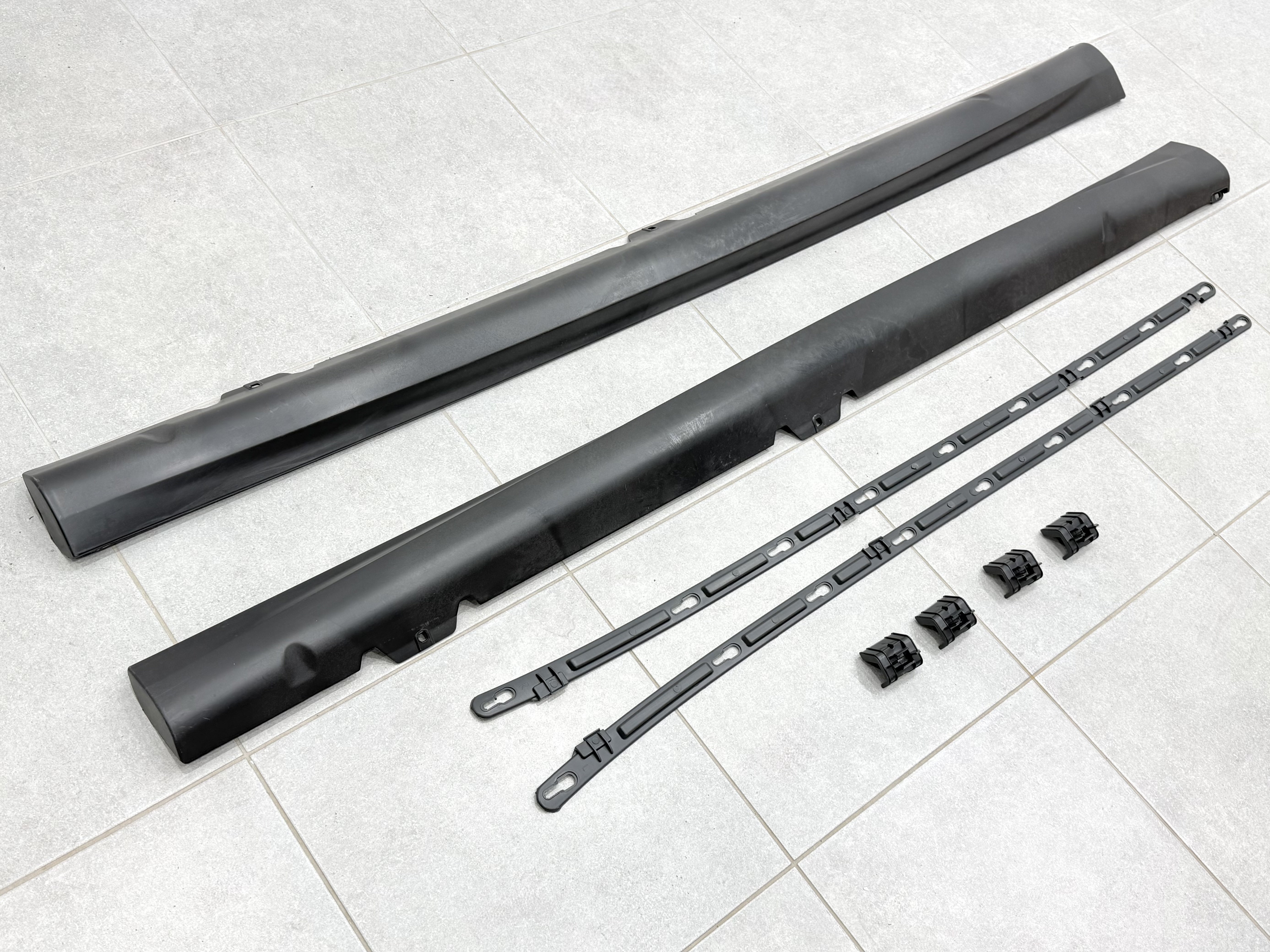 Накладки на пороги R20 для Volkswagen Golf 6 2008-2013 3