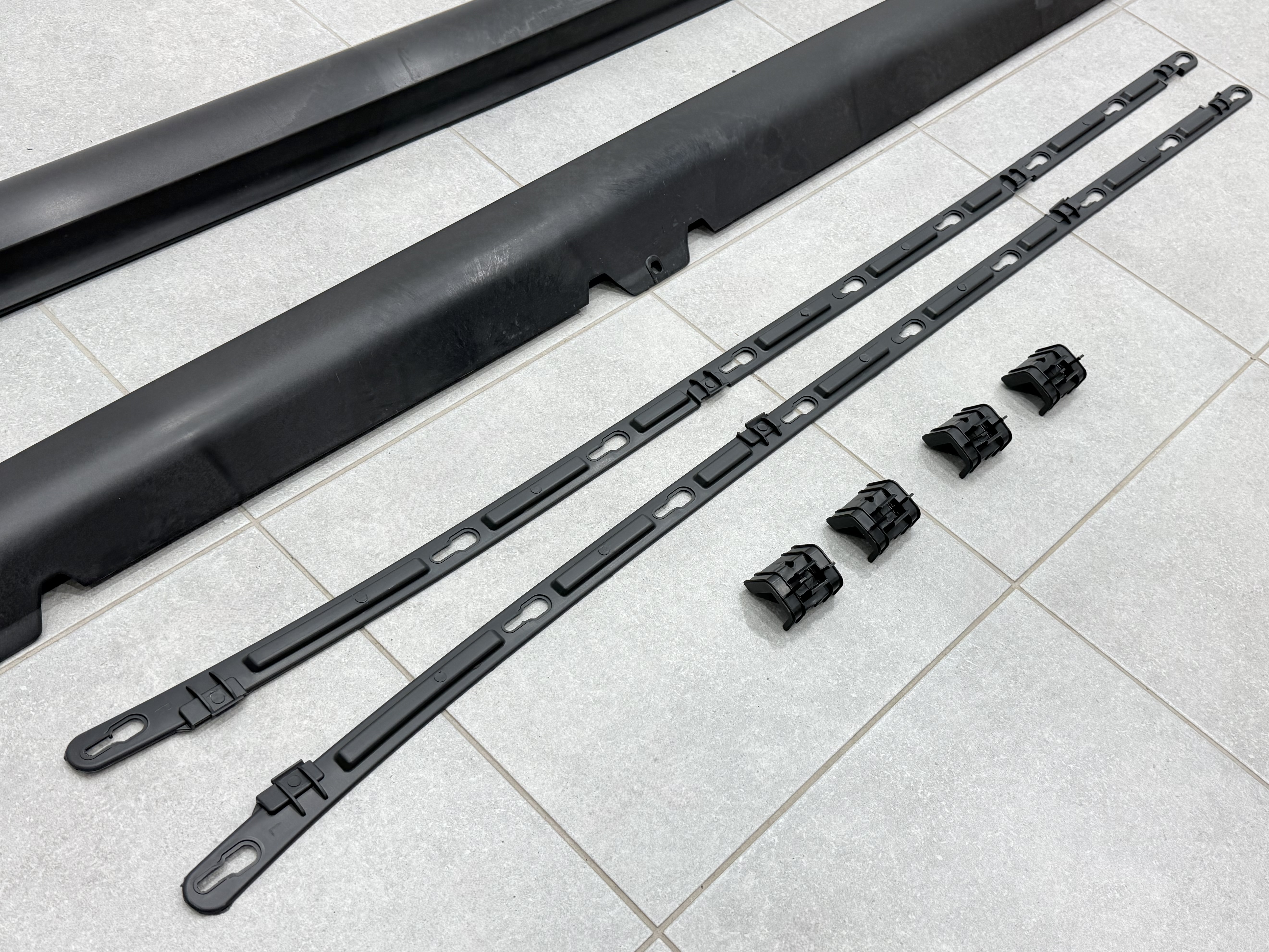 Накладки на пороги R20 для Volkswagen Golf 6 2008-2013 5